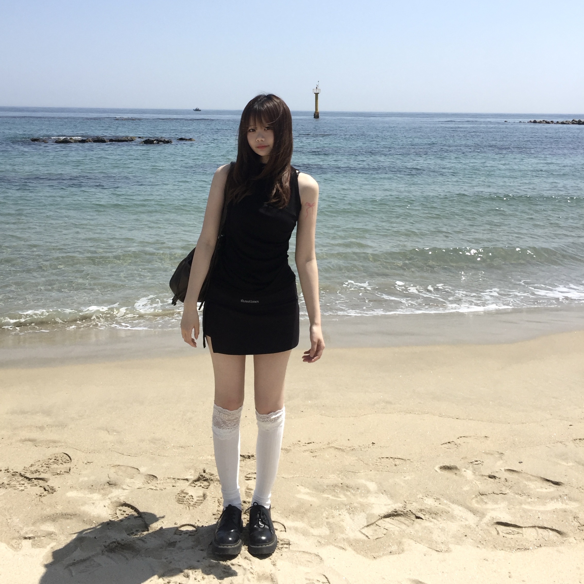 (W) Threetimes Athletic Slit Skirt Black 착용 스타일