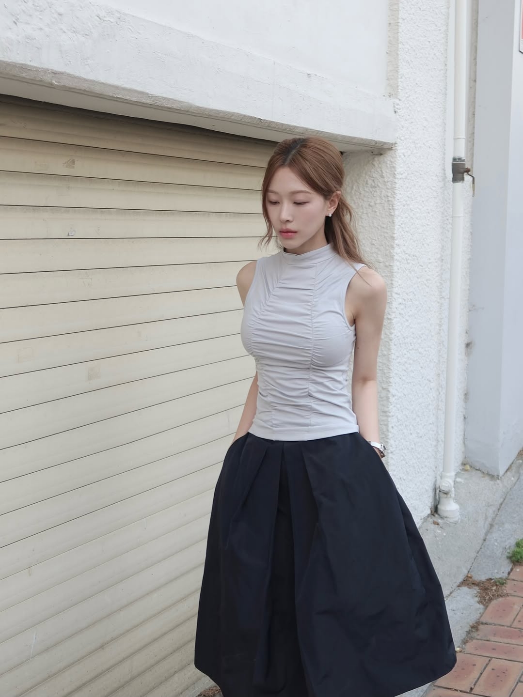 VOONT Shirring High Neck Sleeveless (SKY BLUE) 착용 스타일 - 2