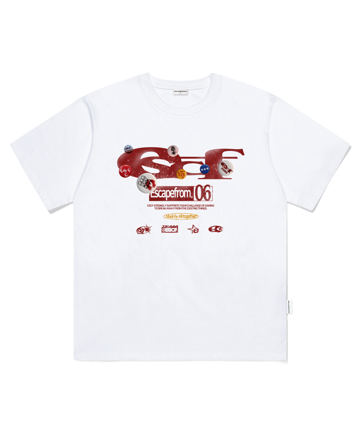 이스케이프프롬 핀 버튼 ESCF 로고 콜라주 프린트 오버핏 반팔티 화이트(Escapefrom Pin Button ESCF Logo Collage Print Oversized T-Shirt White)