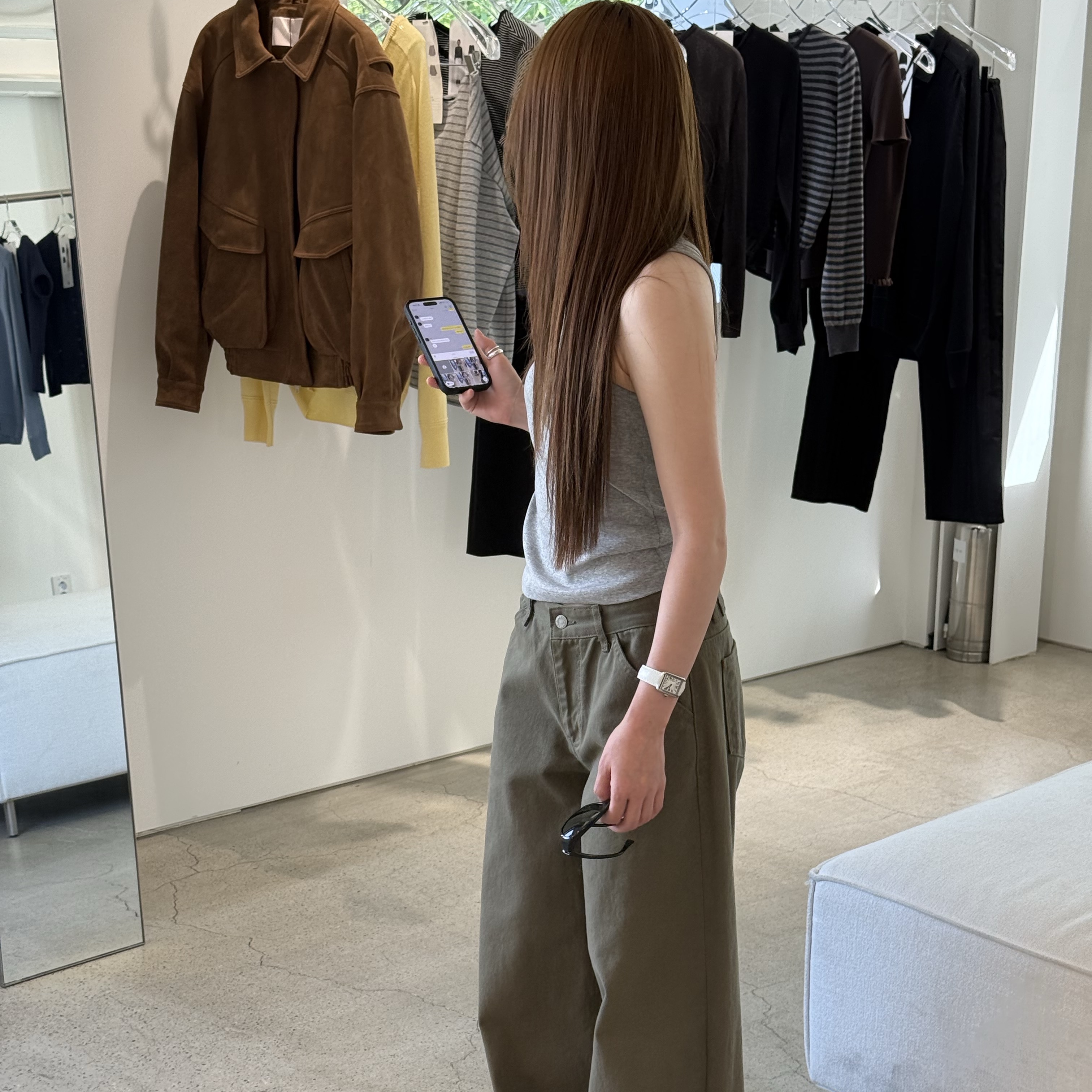 GBH APPAREL Kenny Slim Sleeveless Top / Melange Grey, GBH APPAREL Wide Cinch-Back Jean / Khaki 착용 스타일 - 1