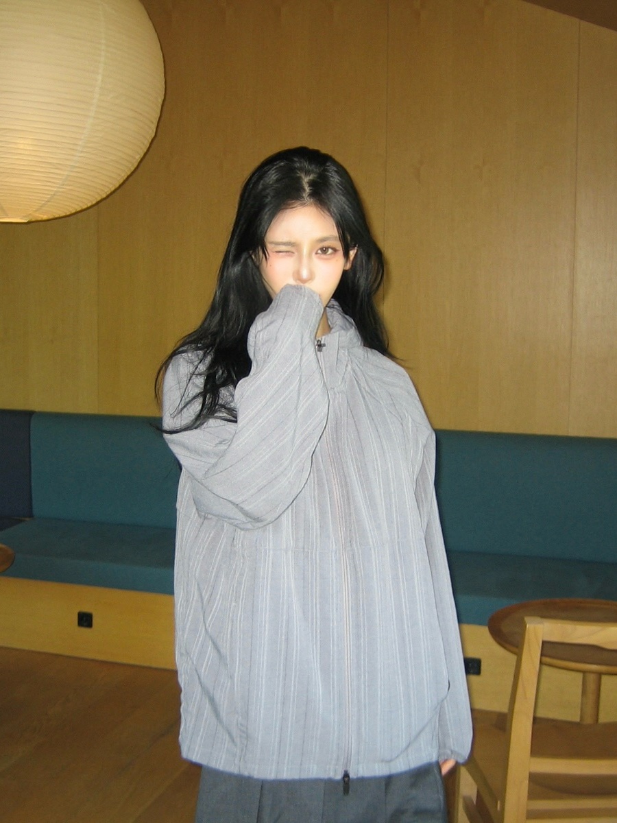 Polyteru Women Pleated Wrap Skirt Charcoal, [더블적립] Polyteru Women Peek Pocket Tee Light Gray 착용 스타일 - 8