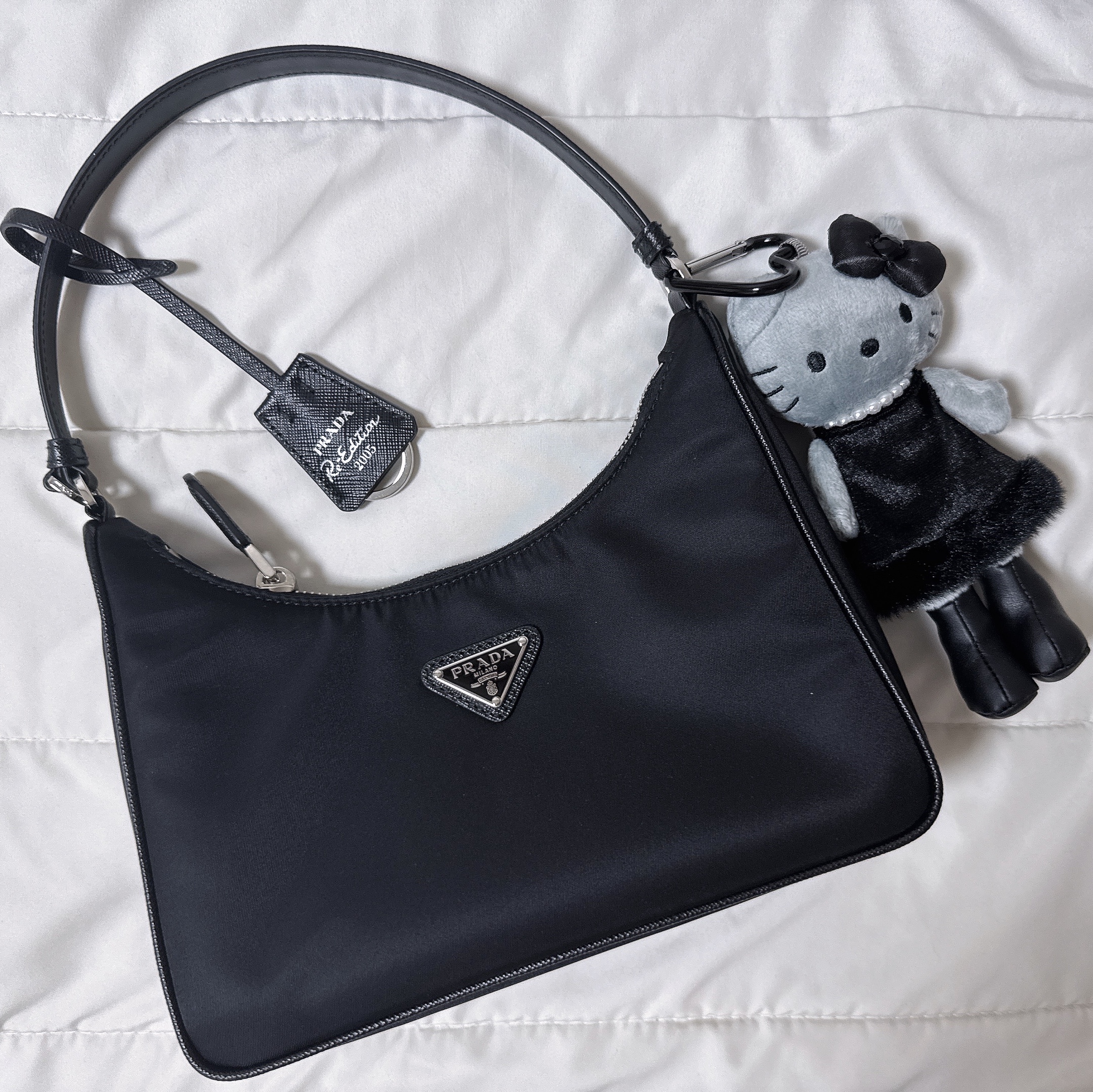 Sanrio Hello Kitty Black Angel Collection Style Up Mascot Dress Gray 착용 스타일