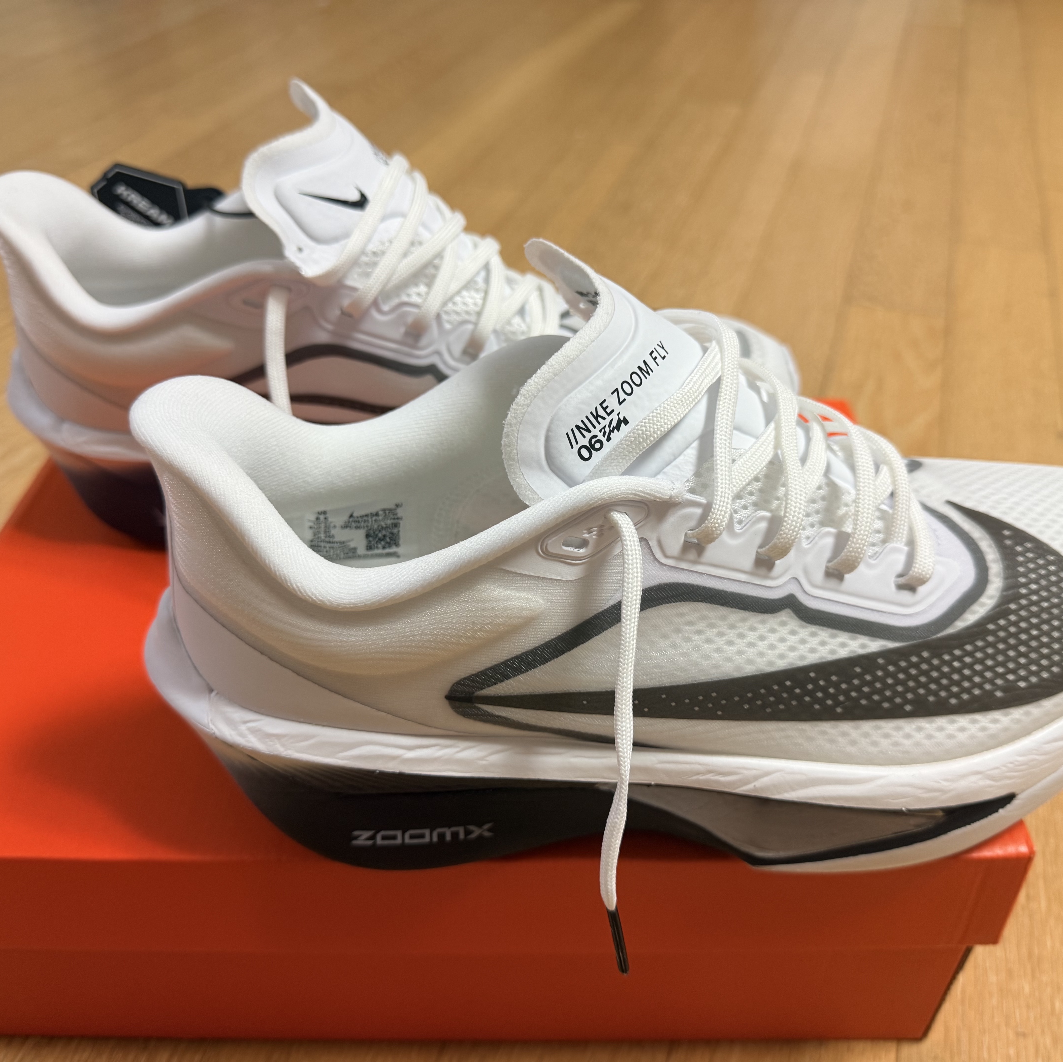 Nike Zoom Fly 6 White Smoke Grey 착용 스타일 - 2