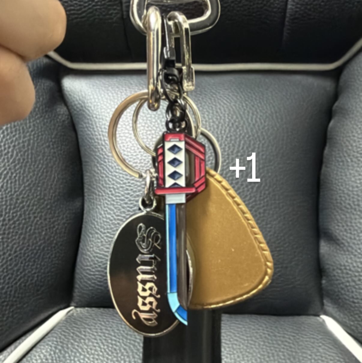 Demon Slayer Kimetsu No Yaiba Nichirin Sword Keyring Tomioka Giyu, Stussy O.E. Badge Keychain 착용 스타일