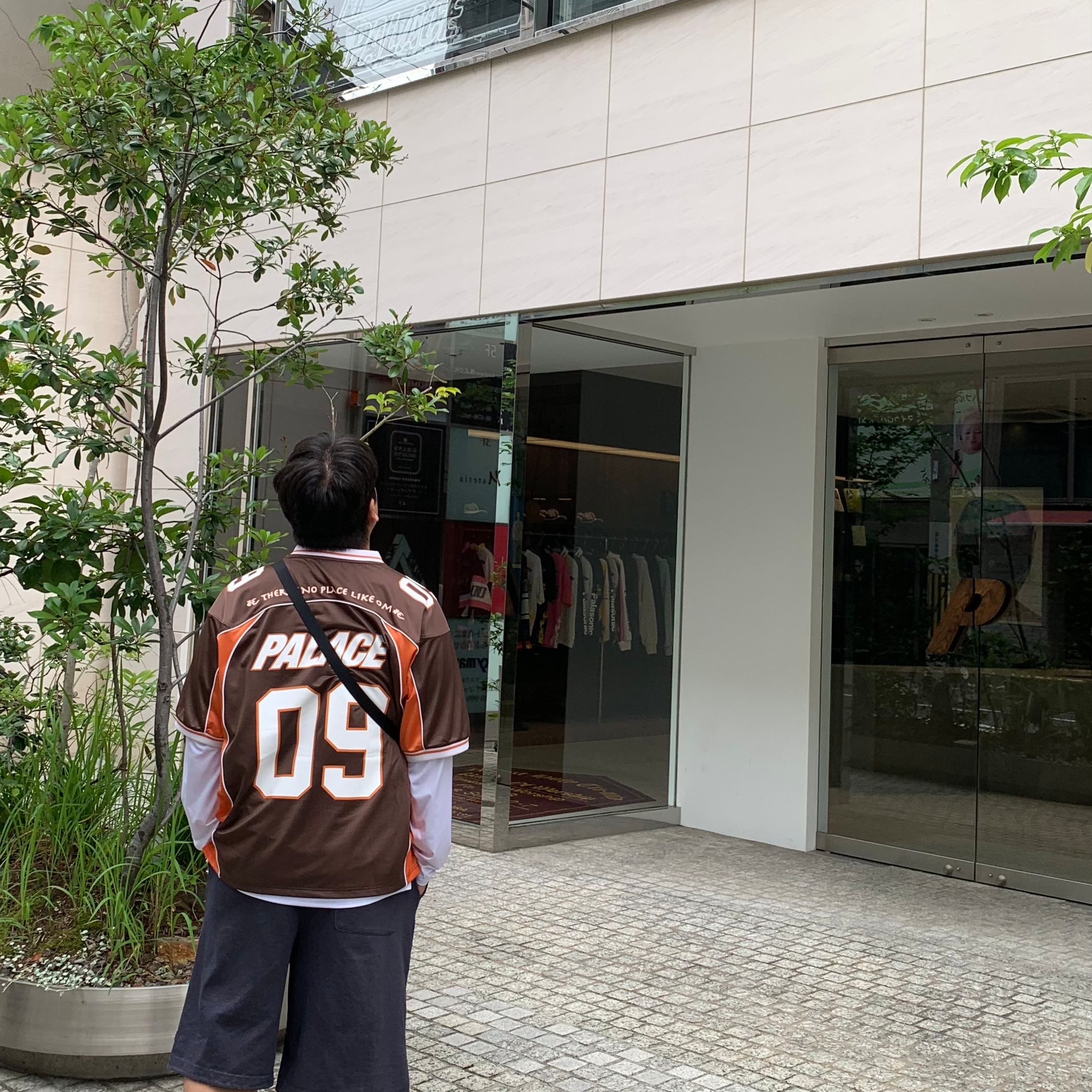 Palace OM Mesh Jersey Brown - 25SS 착용 스타일 - 1