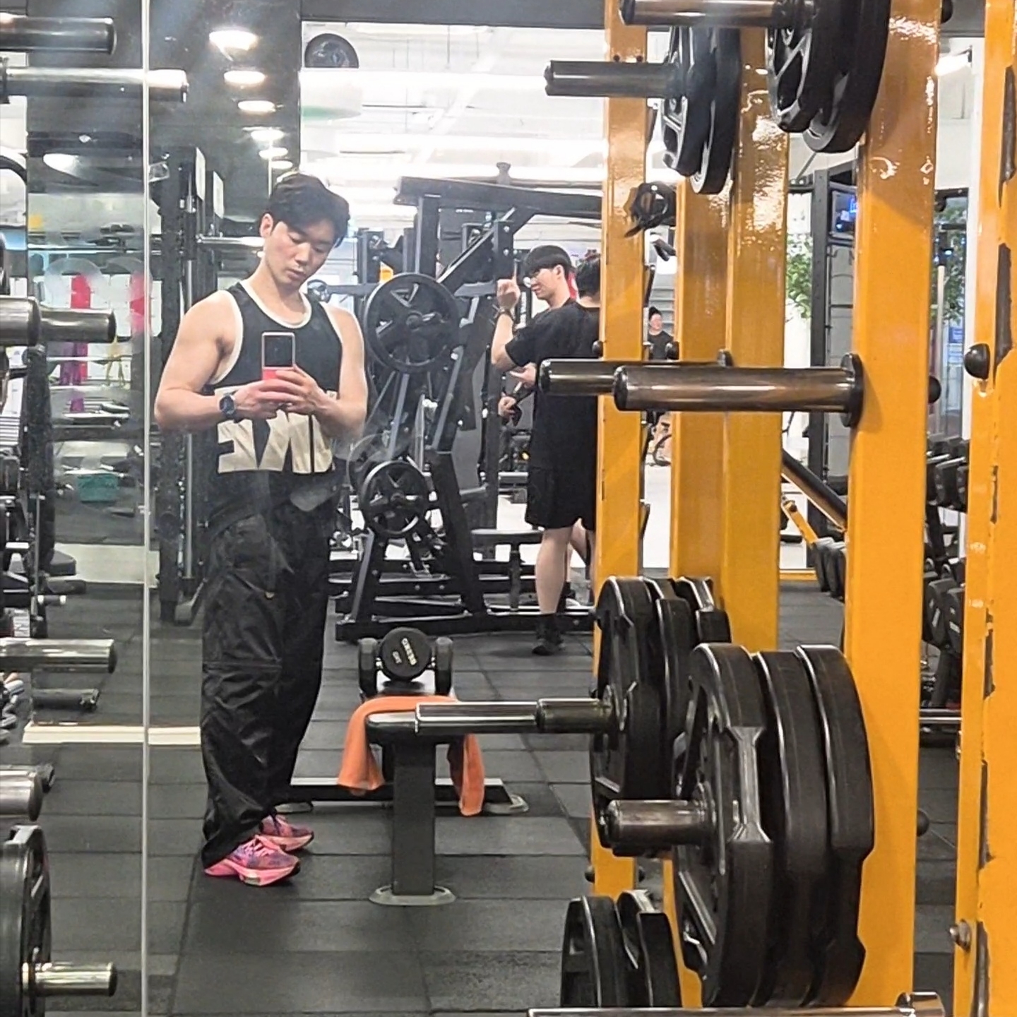 Nike x Off-White Air Zoom Tempo Next% Pink Glow, Nike Dri-Fit Basketball Jersey Black White - Asia 착용 스타일