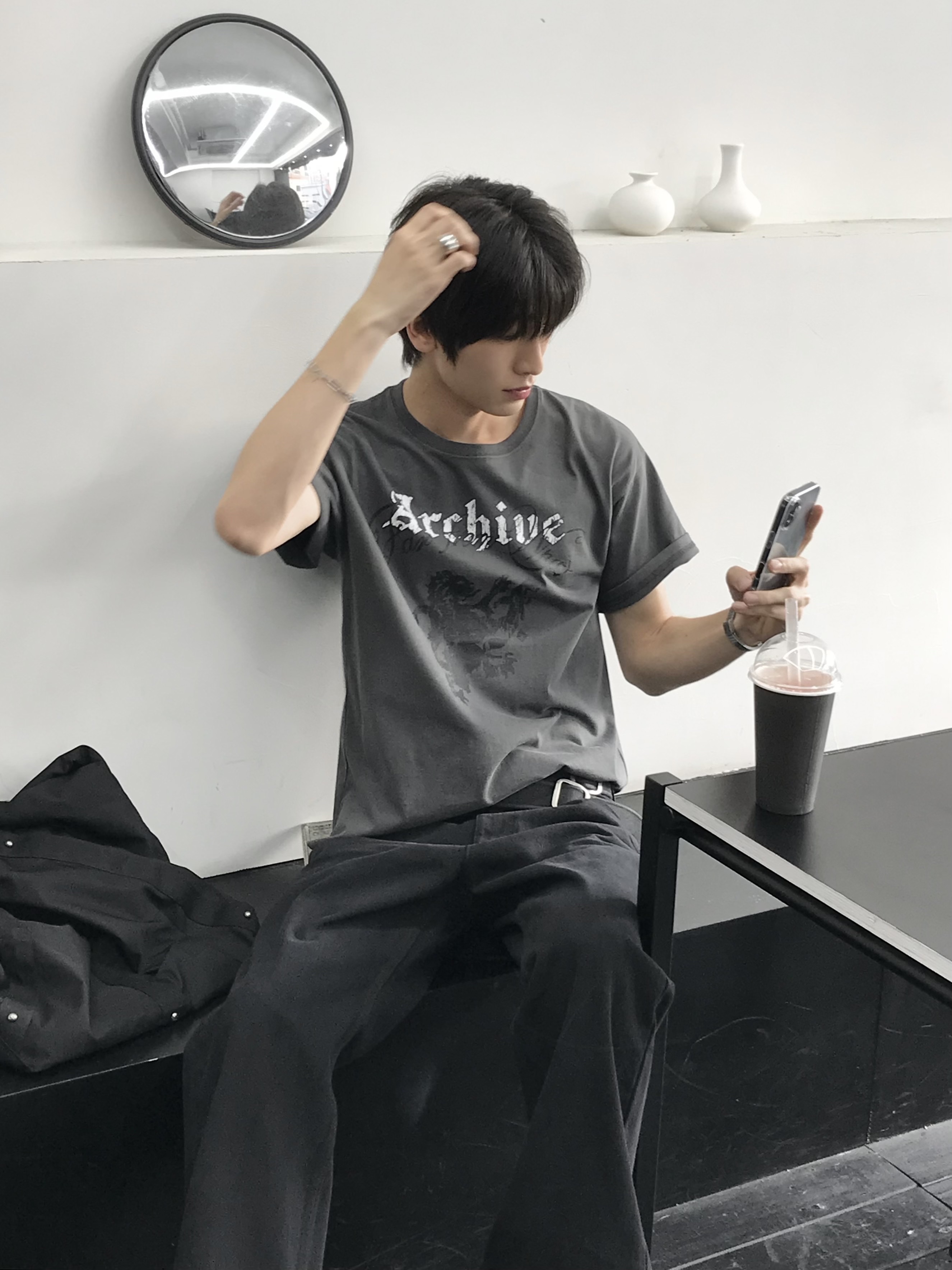 Farfromwhat Far Wrinkled Washed Pants_Black, Farfromwhat Archive Gothic Logo T-Shirt 착용 스타일 - 7