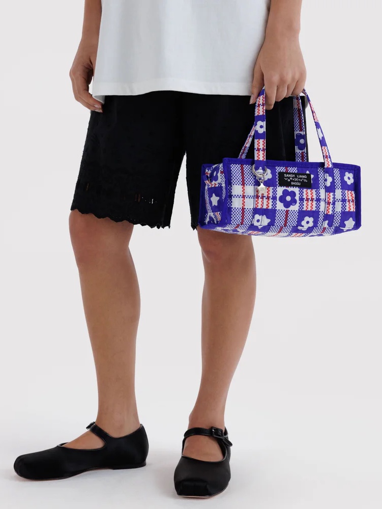 Sandy Liang x Baggu Mini Nylon Market Bag Market Plaid Blue 착용 스타일 - 2