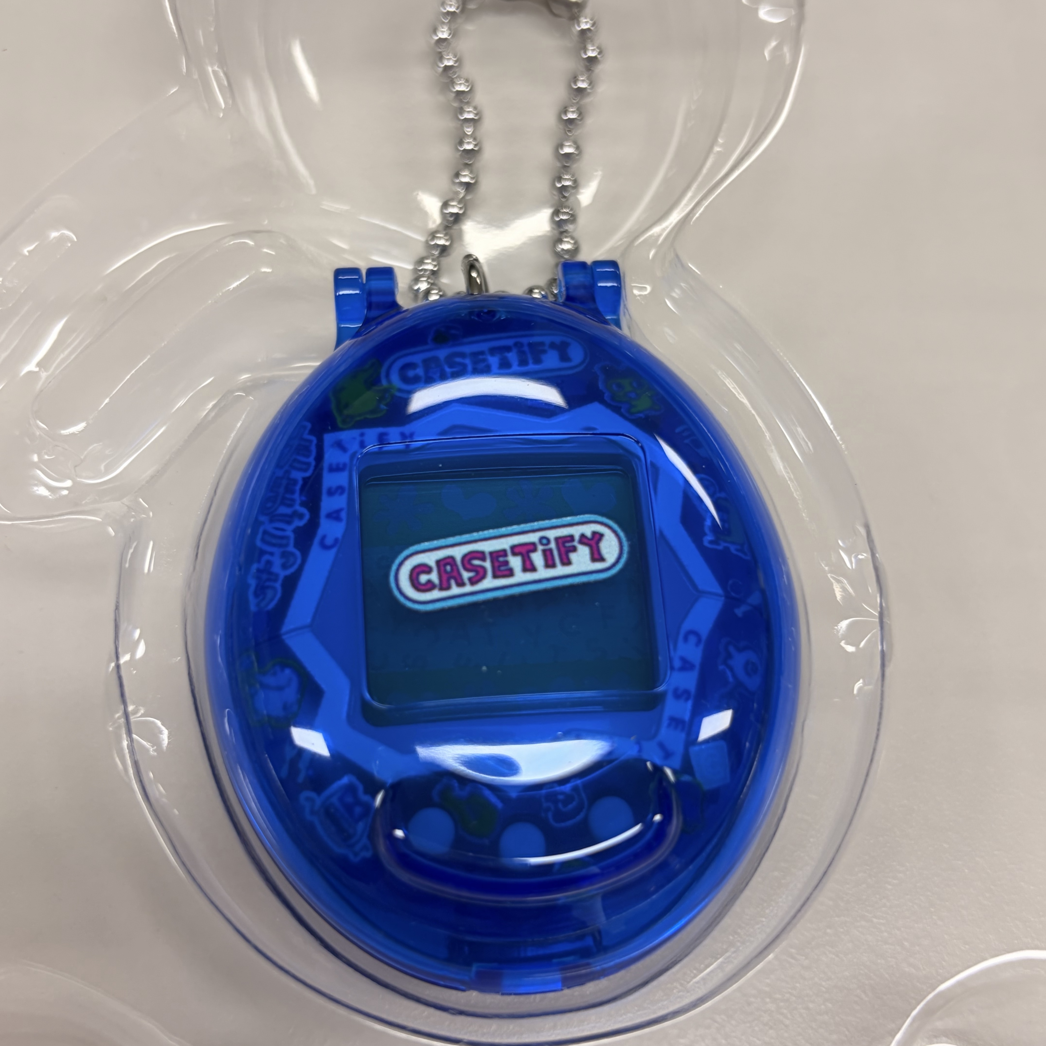 Tamagotchi x Casetify Limited Edition Handheld Console 착용 스타일 - 2