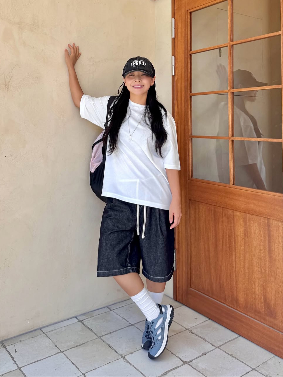 Knitted Outstring Bermuda Denim Half Pants Black, Knitted Outstring Bermuda Denim Half Pants Cream 착용 스타일 - 2