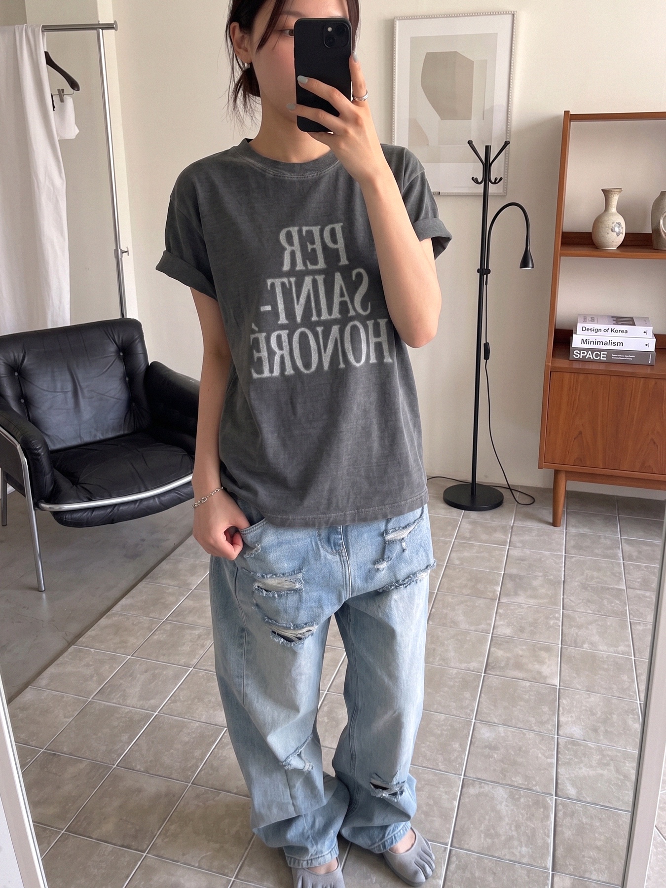 Permanent Archive Saint Honoré Washed Short Sleeve T-Shirt (Charcoal) 착용 스타일