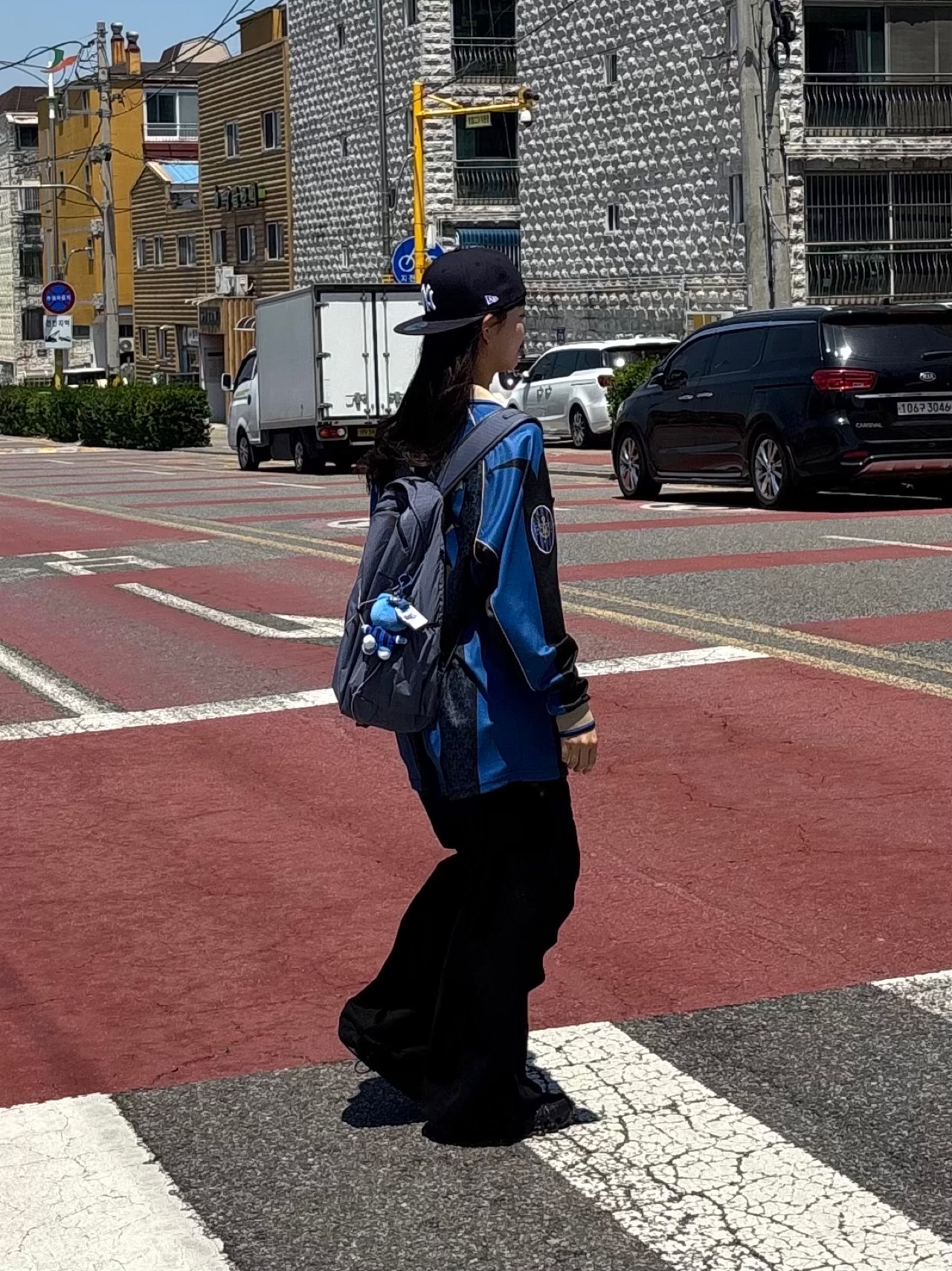 [KREAM 단독] MAZIUNTITLED Roam Pack Dusty Blue, New Era 59Fifty MLB Authentic New York Yankees Game Navy 착용 스타일 - 2
