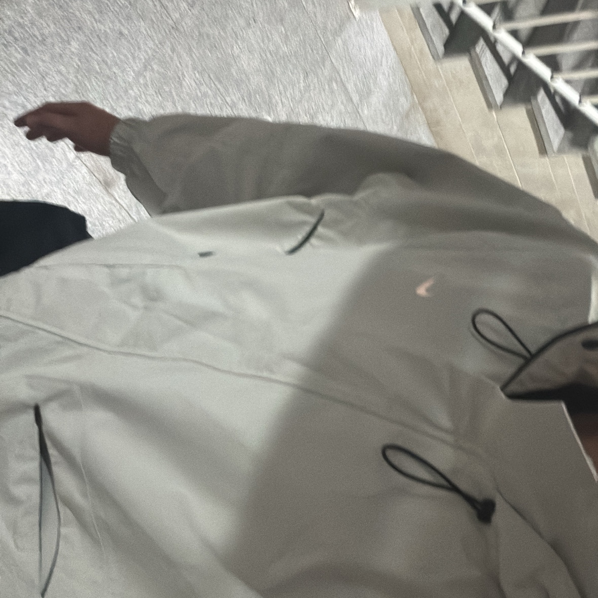 (W) Nike Storm Fit Swift Running Jacket Pale Ivory - Asia 착용 스타일