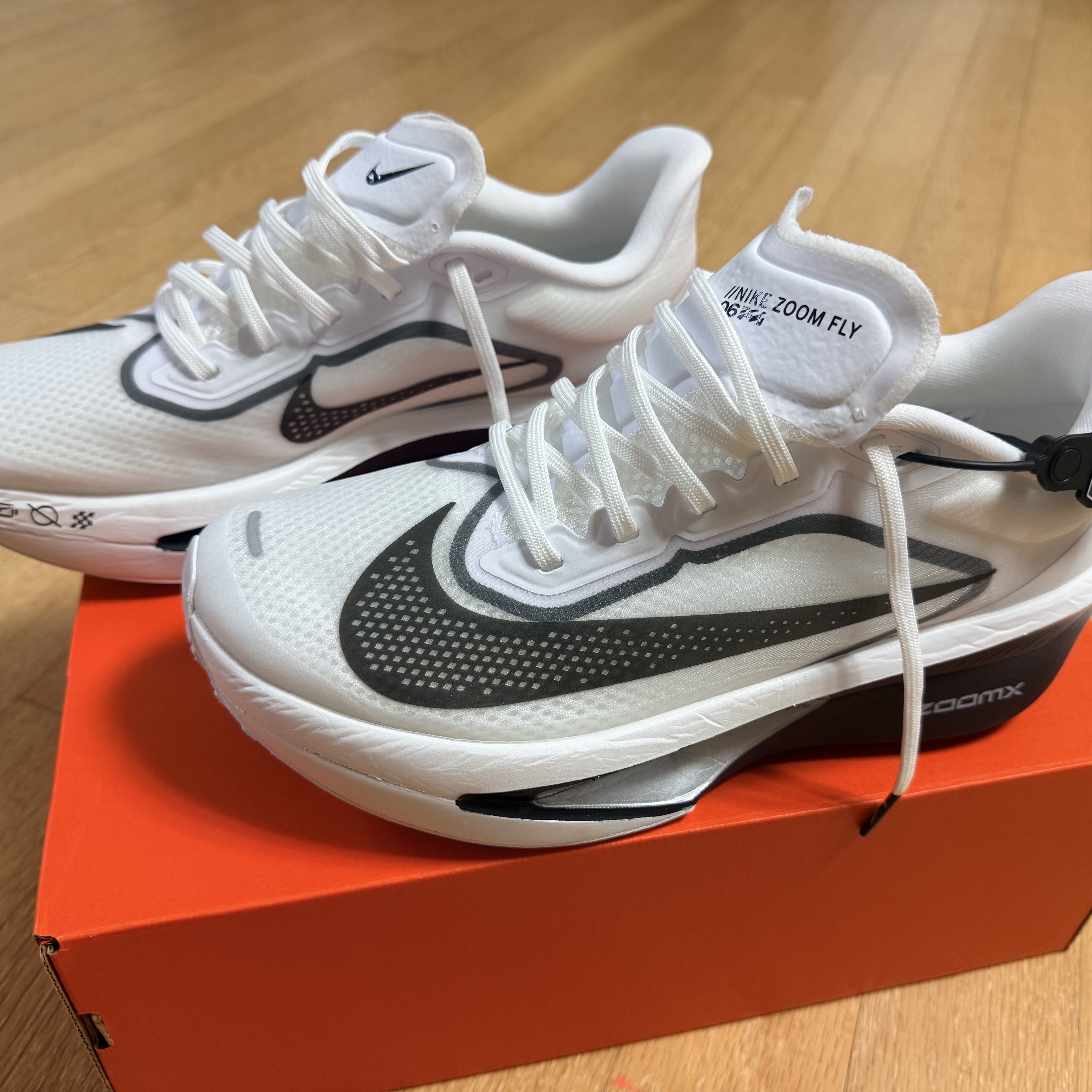 Nike Zoom Fly 6 White Smoke Grey 착용 스타일 - 1