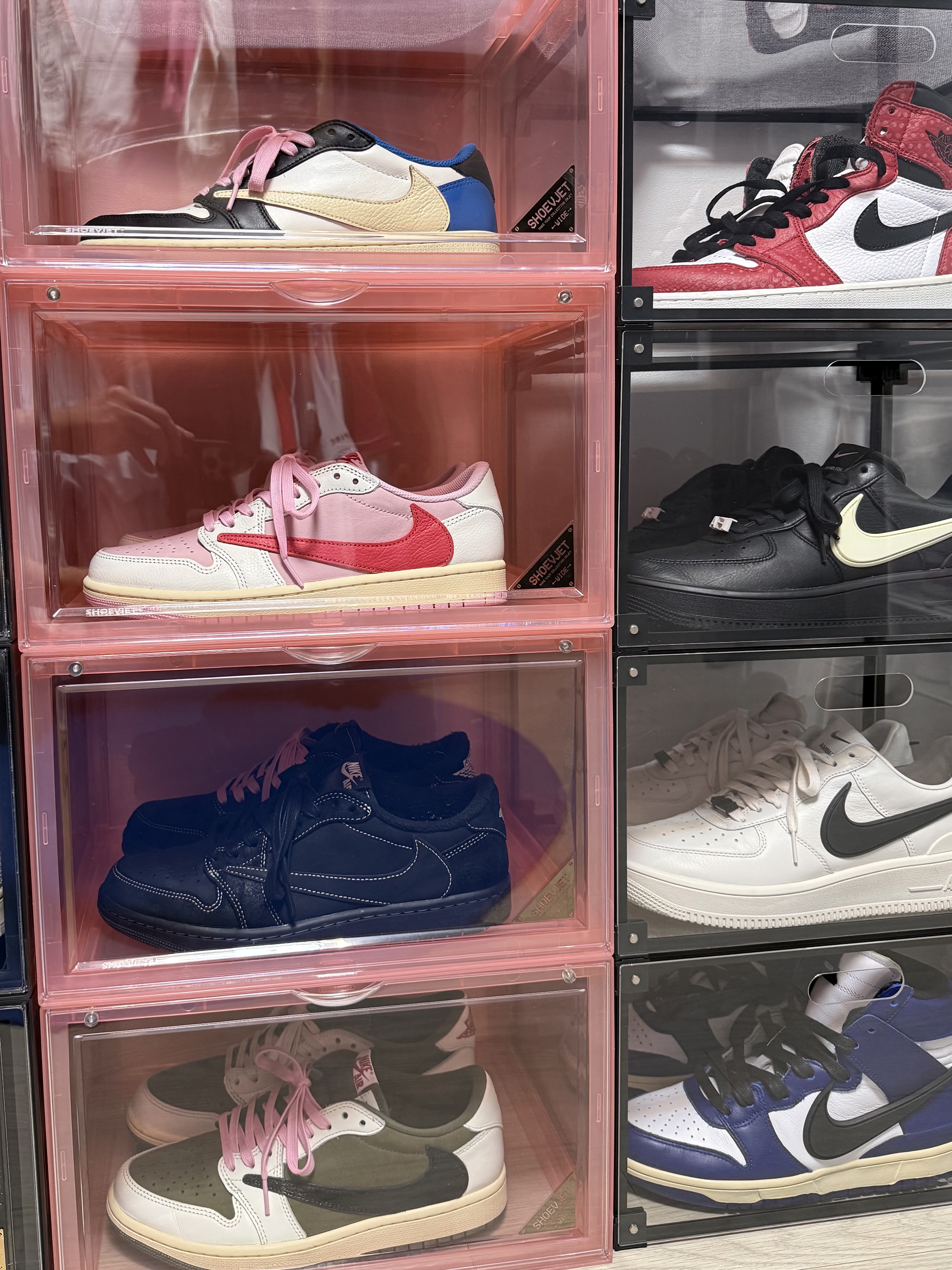 Jordan 1 x Travis Scott Retro Low OG SP Sail Tropical Pink, Jordan 1 x Travis Scott Retro Low OG SP Reverse Olive 착용 스타일 - 2