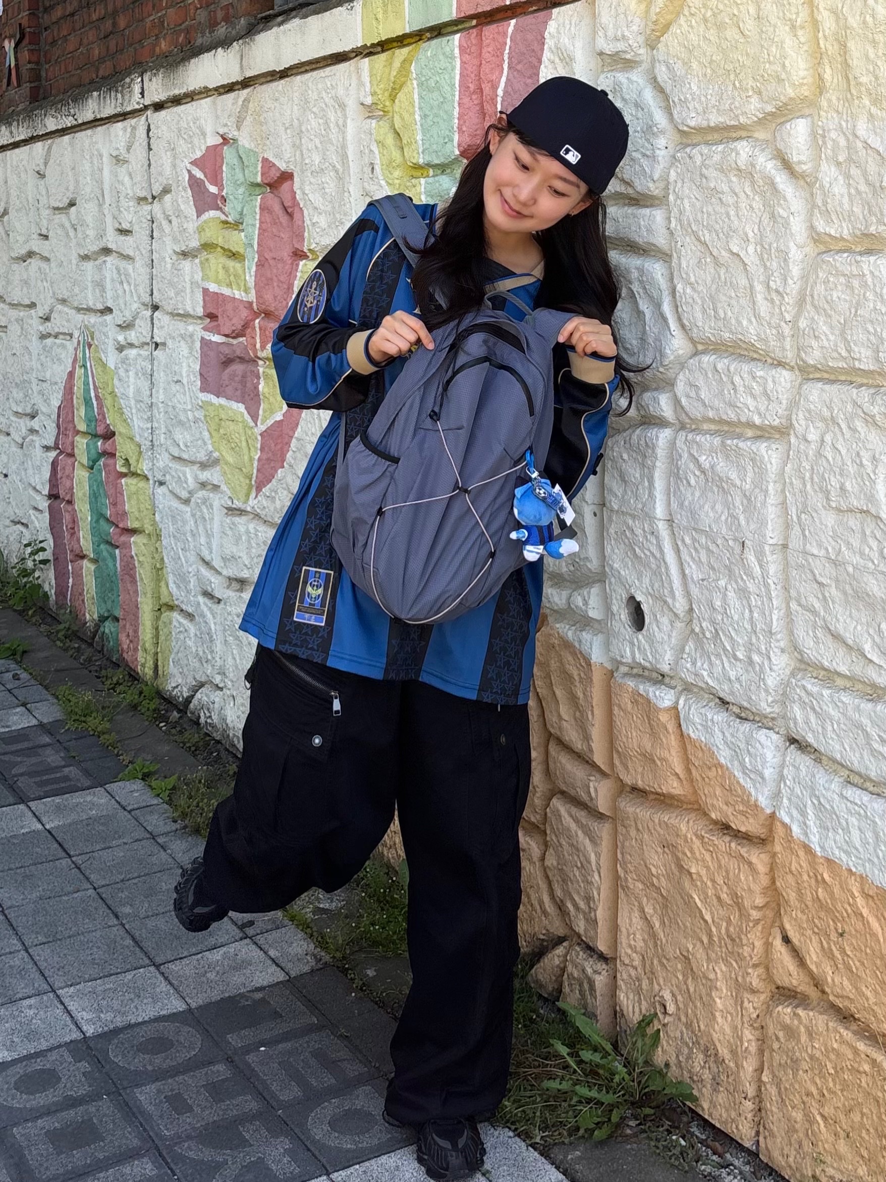 [KREAM 단독] MAZIUNTITLED Roam Pack Dusty Blue, New Era 59Fifty MLB Authentic New York Yankees Game Navy 착용 스타일 - 1