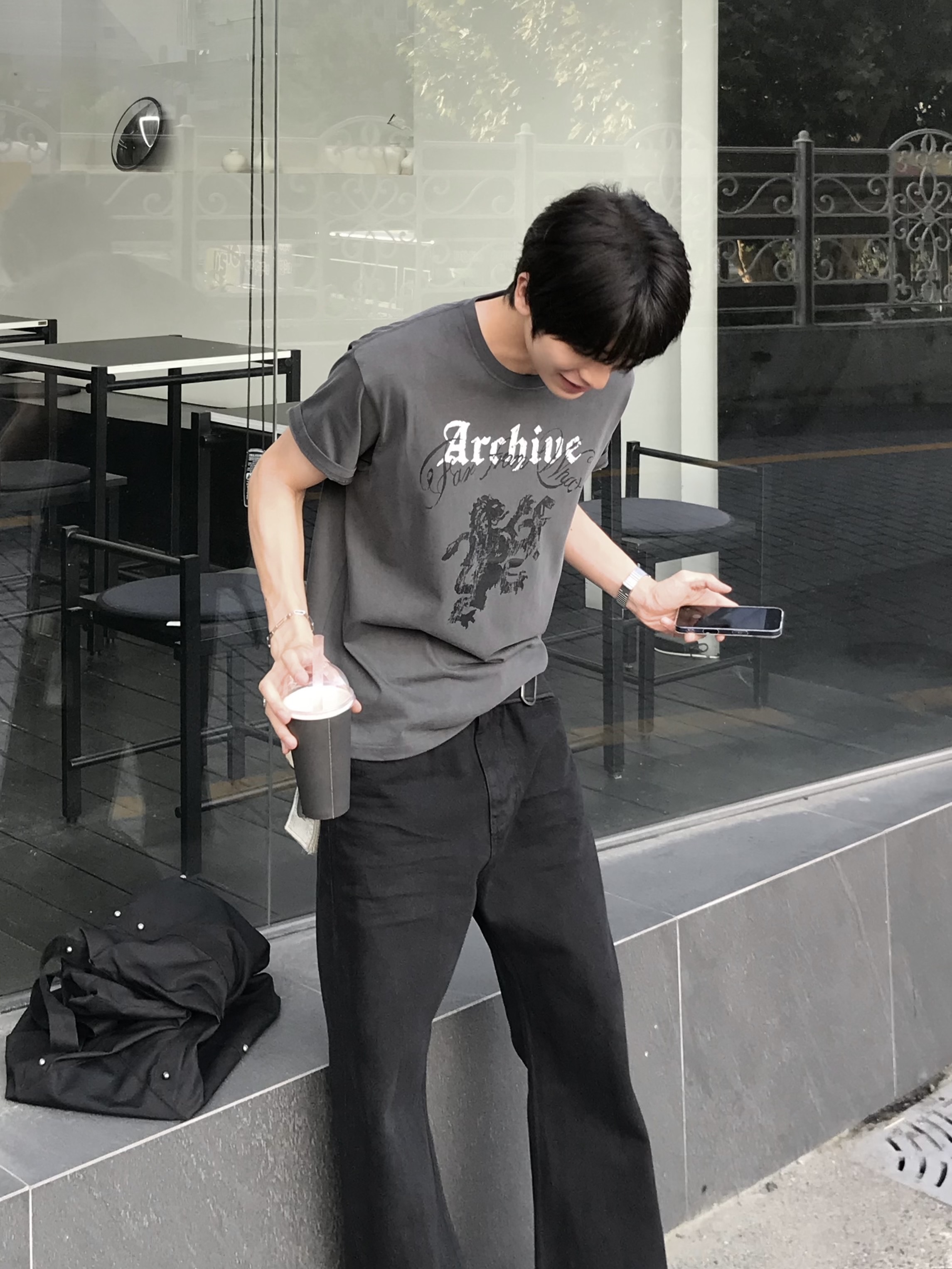 Farfromwhat Far Wrinkled Washed Pants_Black, Farfromwhat Archive Gothic Logo T-Shirt 착용 스타일 - 2