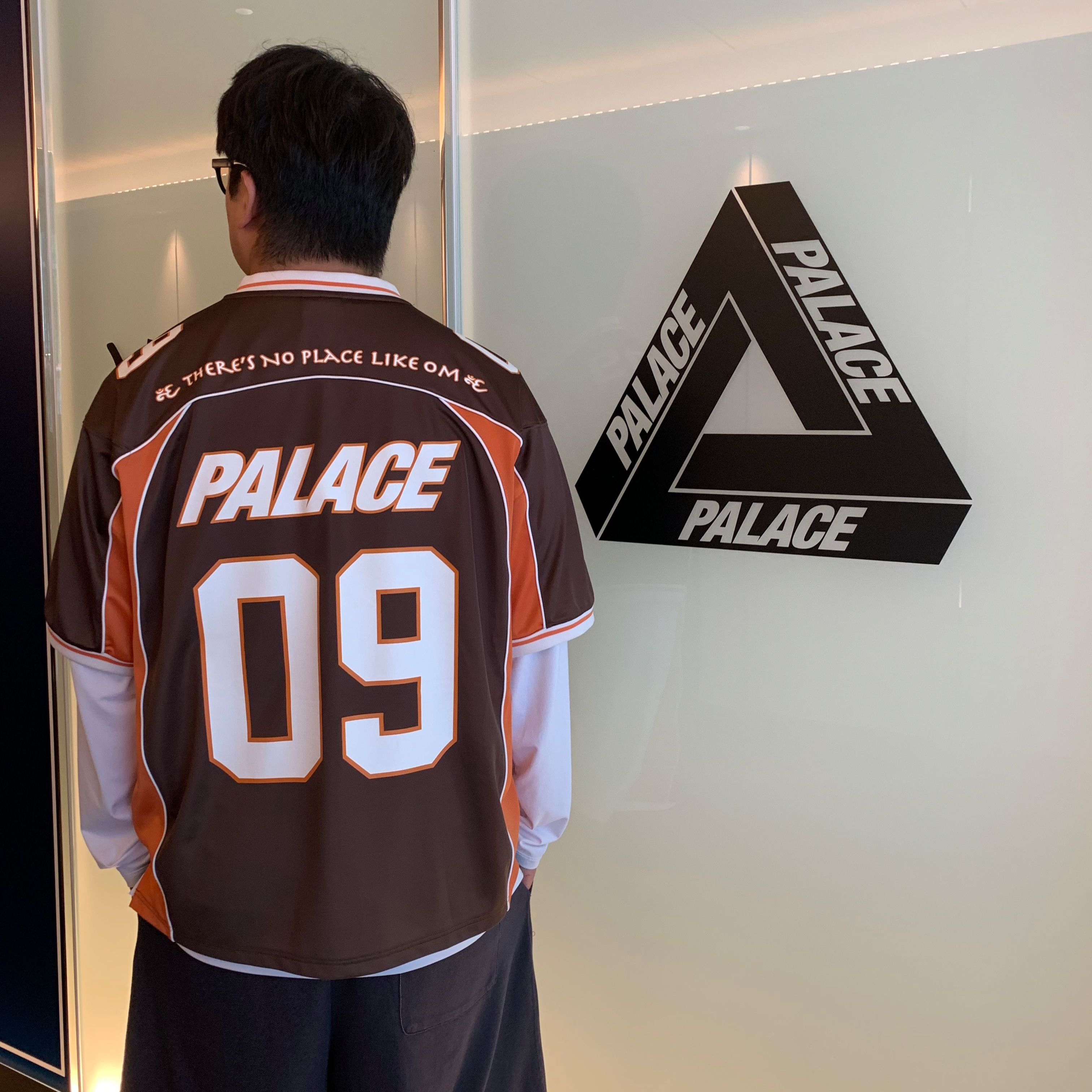 Palace OM Mesh Jersey Brown - 25SS 착용 스타일 - 2