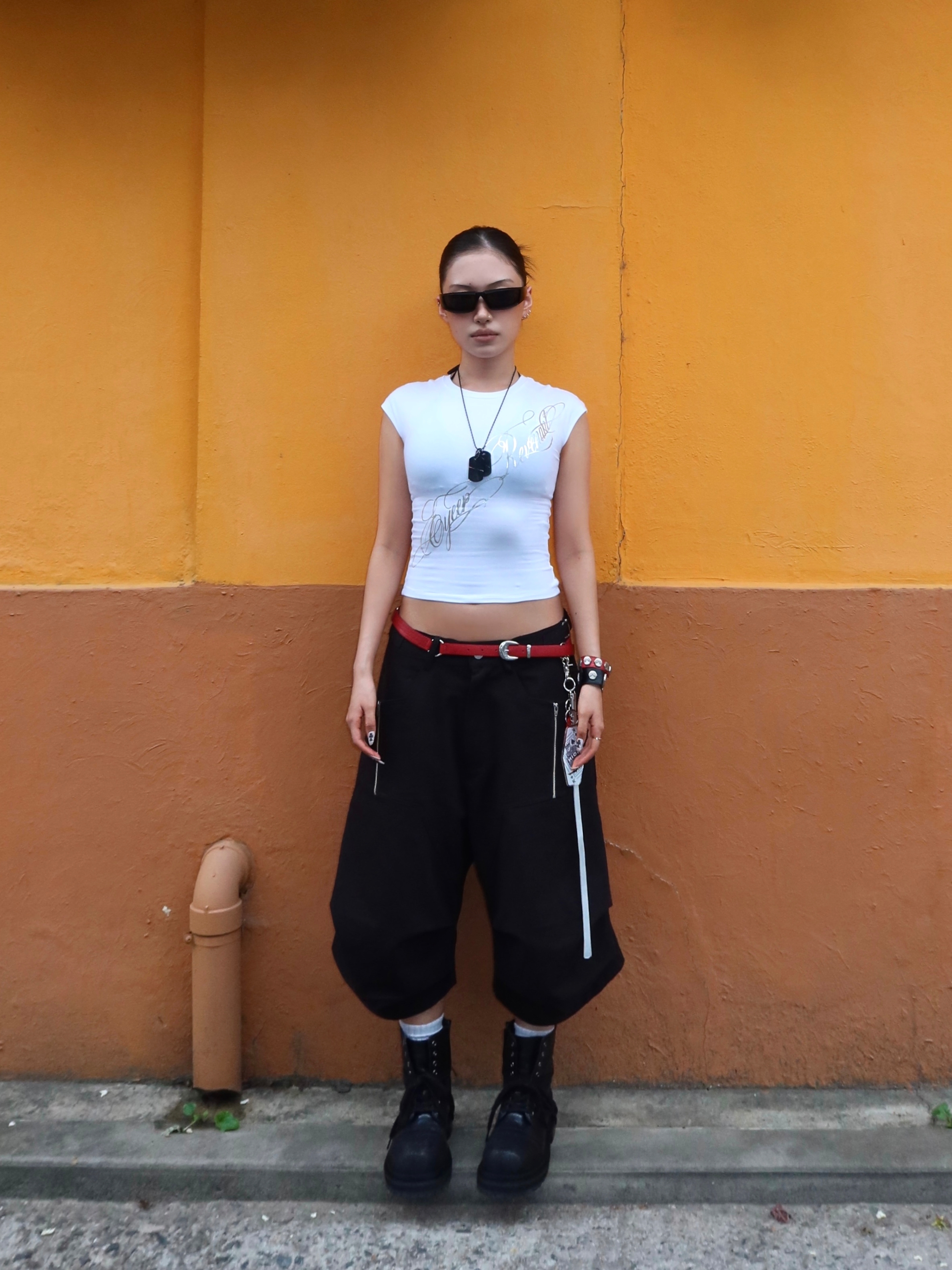 ROARINGRAD 26 Parachute Bermuda Pants Black 착용 스타일