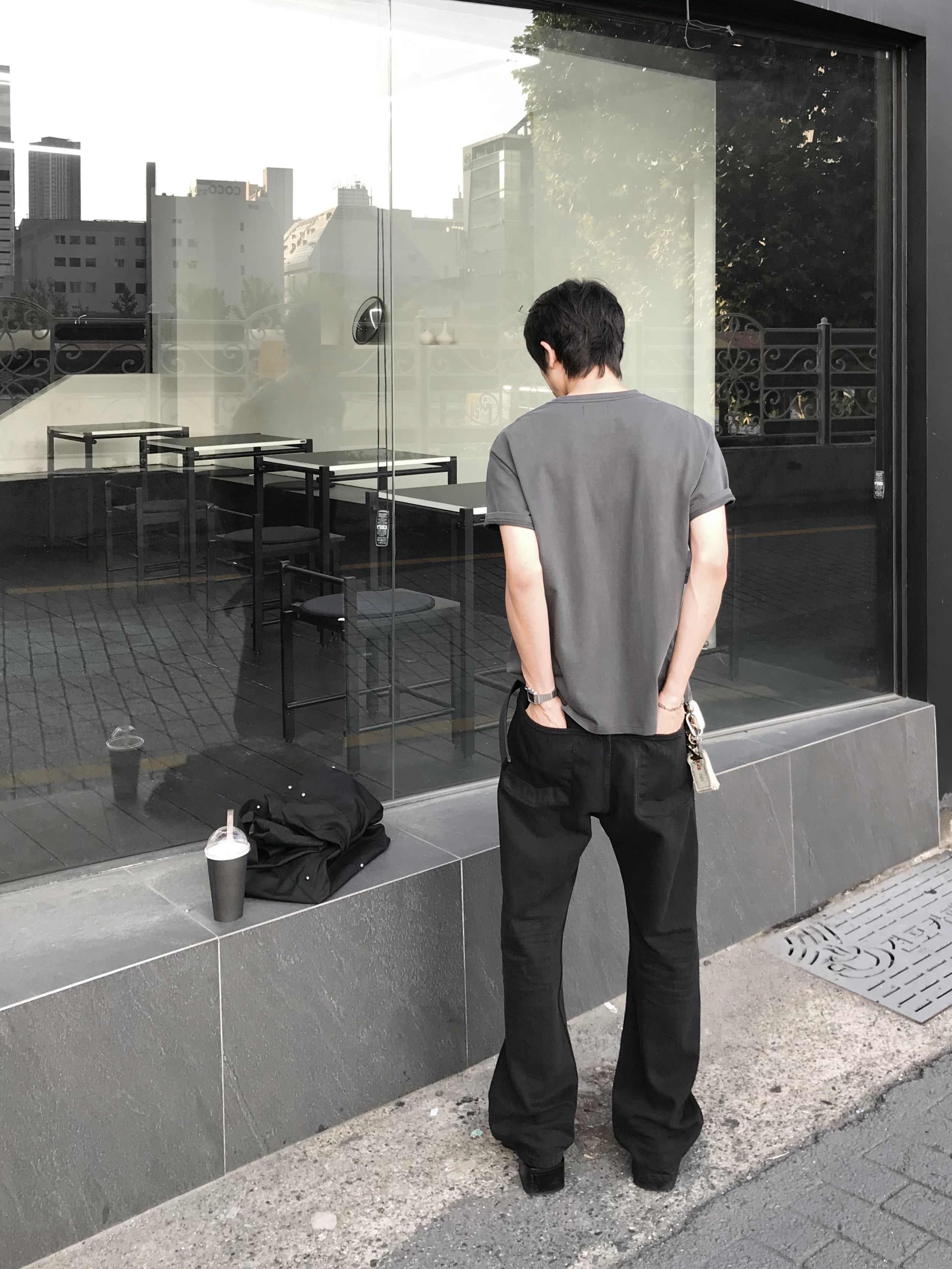 Farfromwhat Far Wrinkled Washed Pants_Black, Farfromwhat Archive Gothic Logo T-Shirt 착용 스타일 - 3