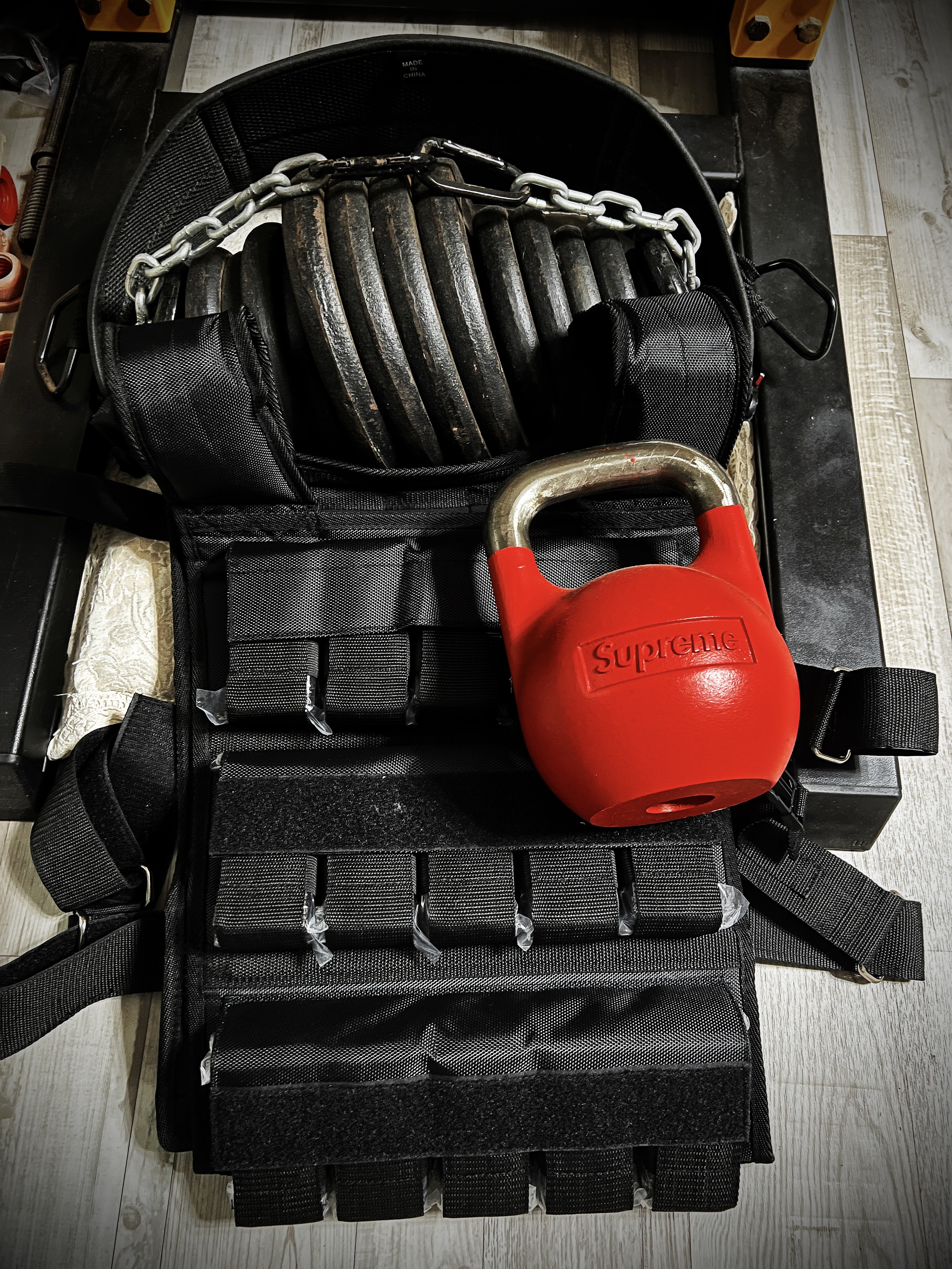 Supreme Tru Grit 6KG Kettlebell Red - 22FW 착용 스타일 - 1