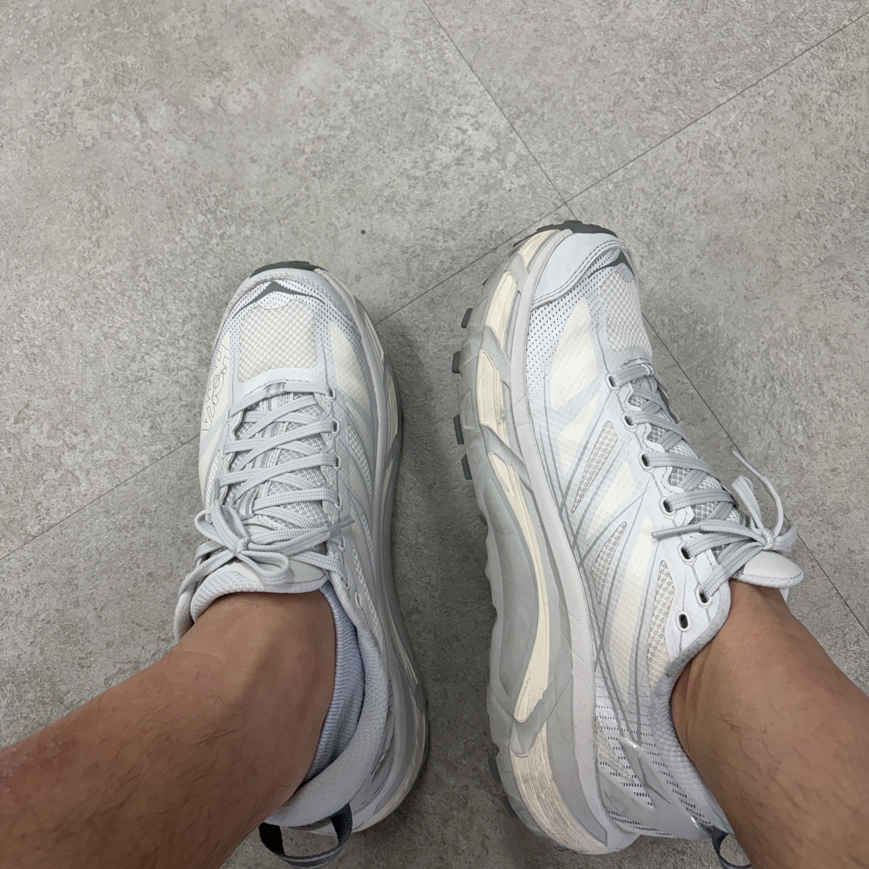 Hoka Mafate Speed 2 Cosmic Grey Alabaster 착용 스타일