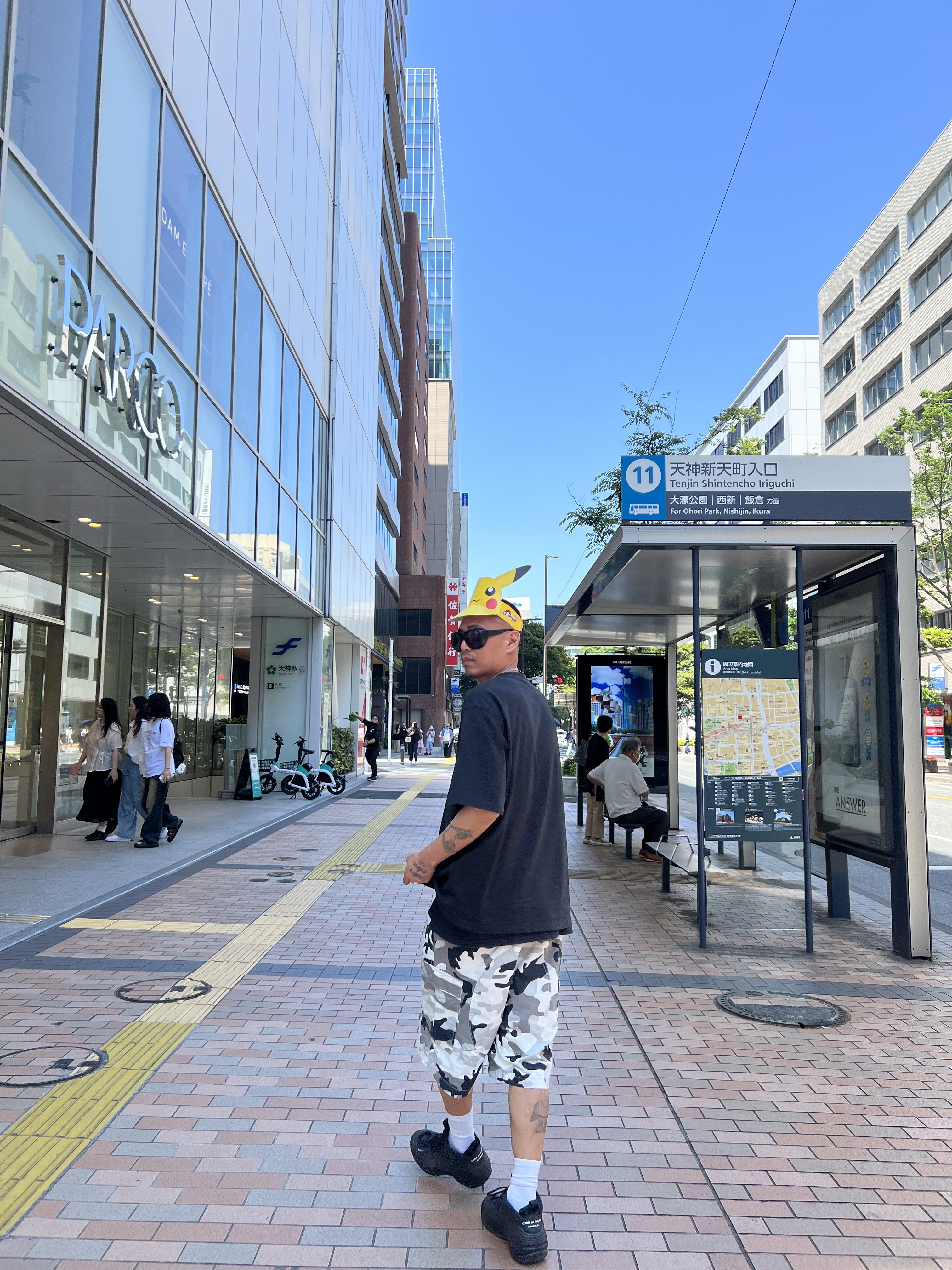 Corteiz Island Puff Print Sweatshort Arctic Camo, Nike x Comme des Garcons Homme Plus Air Foamposite One Black 착용 스타일 - 1