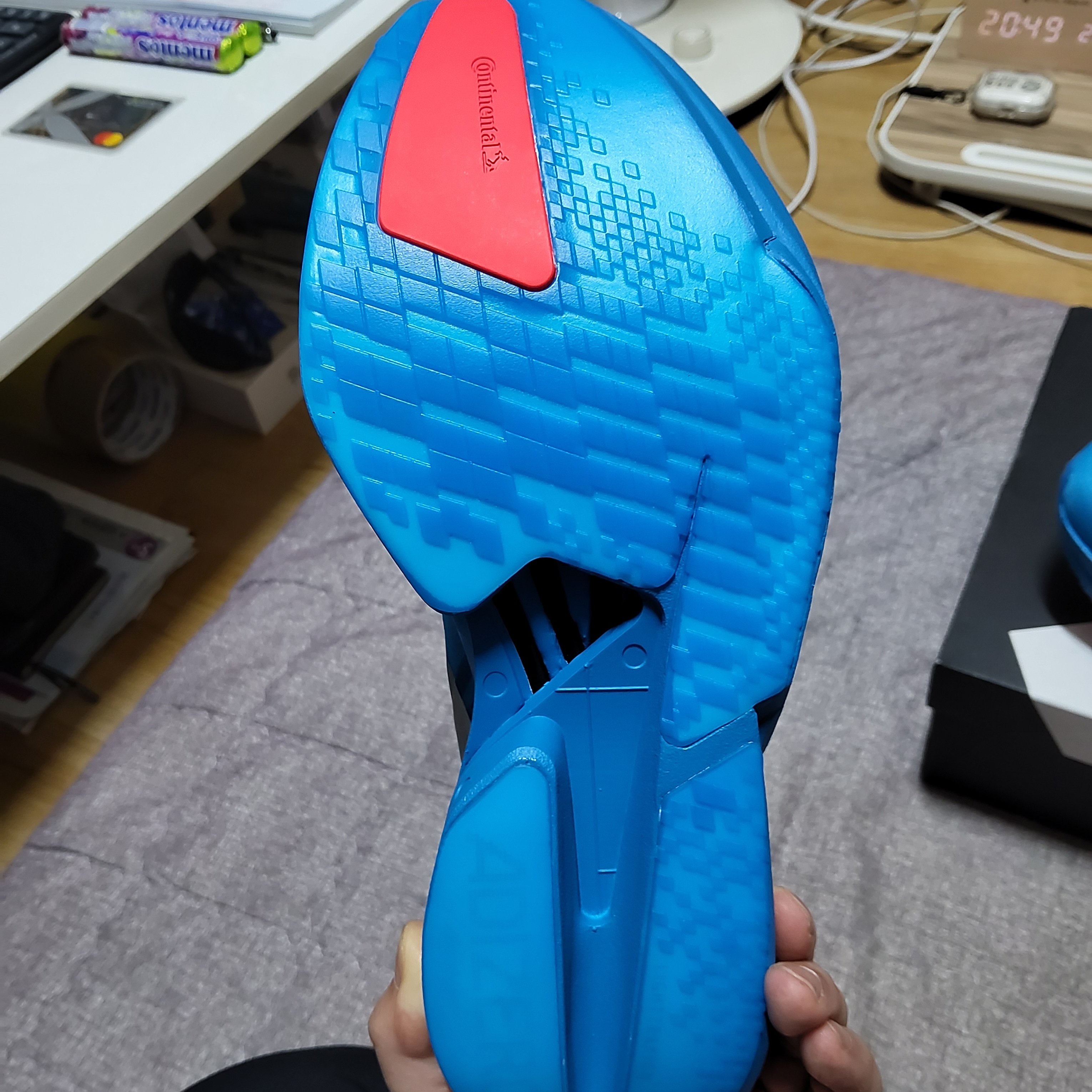 Adidas Adizero Adios Pro 4 Solar Blue Silver Metallic 착용 스타일 - 8