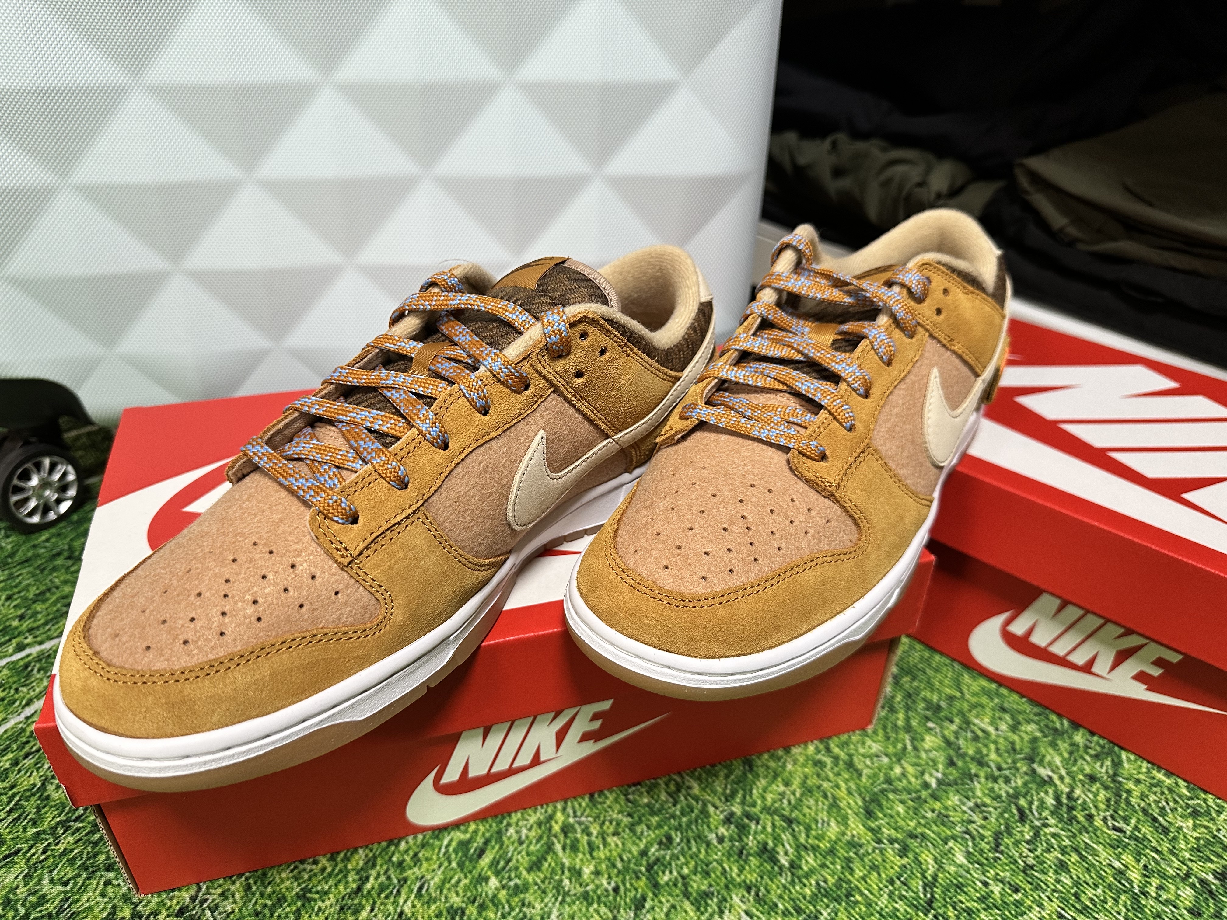 Nike Dunk Low SE Praline Desert Ochre 착용 스타일