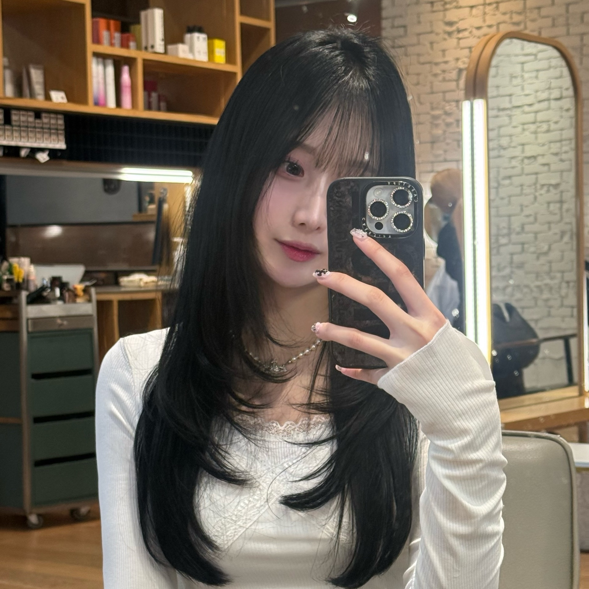 Vivienne Westwood Mini Pearl Bas Relief Necklace Silver, Casetify x Diesel iPhone Black Oxidized Biscotto Magsafe Mirror Case Silver Mirror Black Bumper 착용 스타일