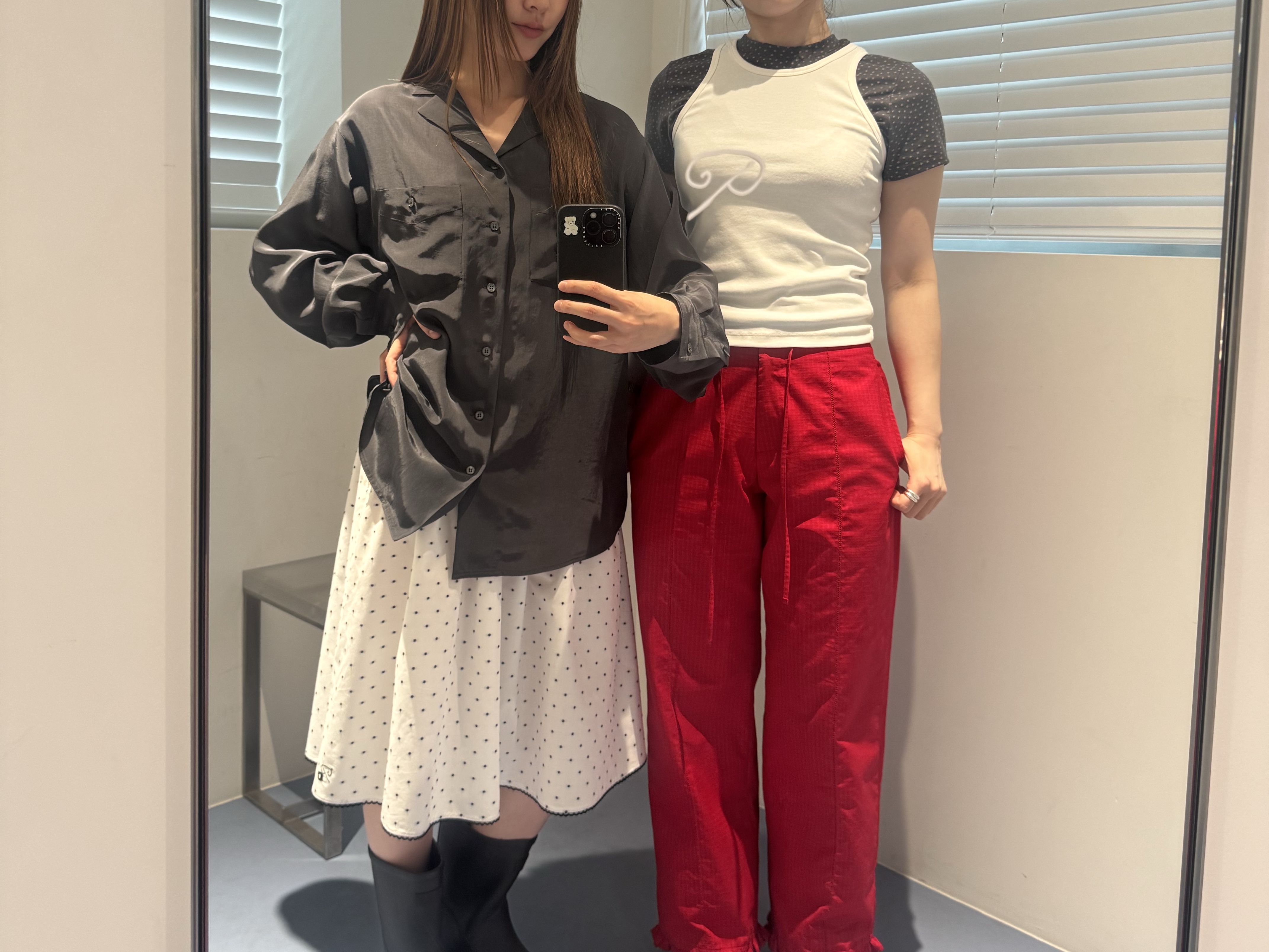 GBH APPAREL Cotton Poline Skirt / White Dot, GBH APPAREL Out-Pocket Blouse / Charcoal 착용 스타일
