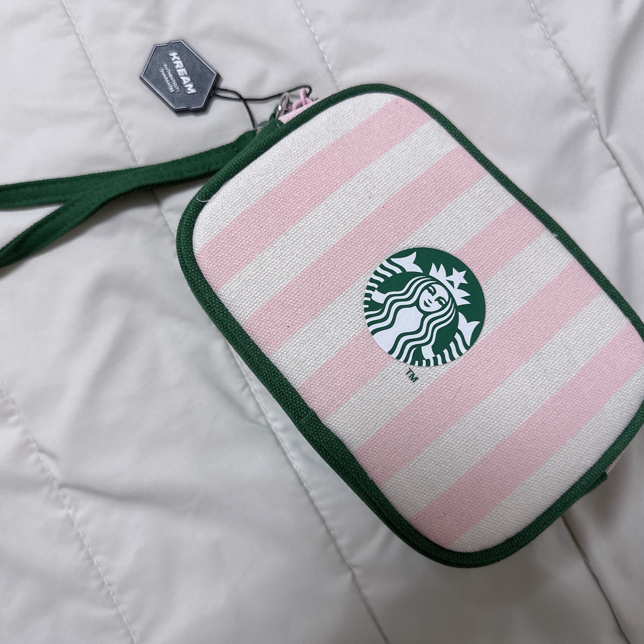 Starbucks Positive Multi Pouch Pink 착용 스타일 - 1