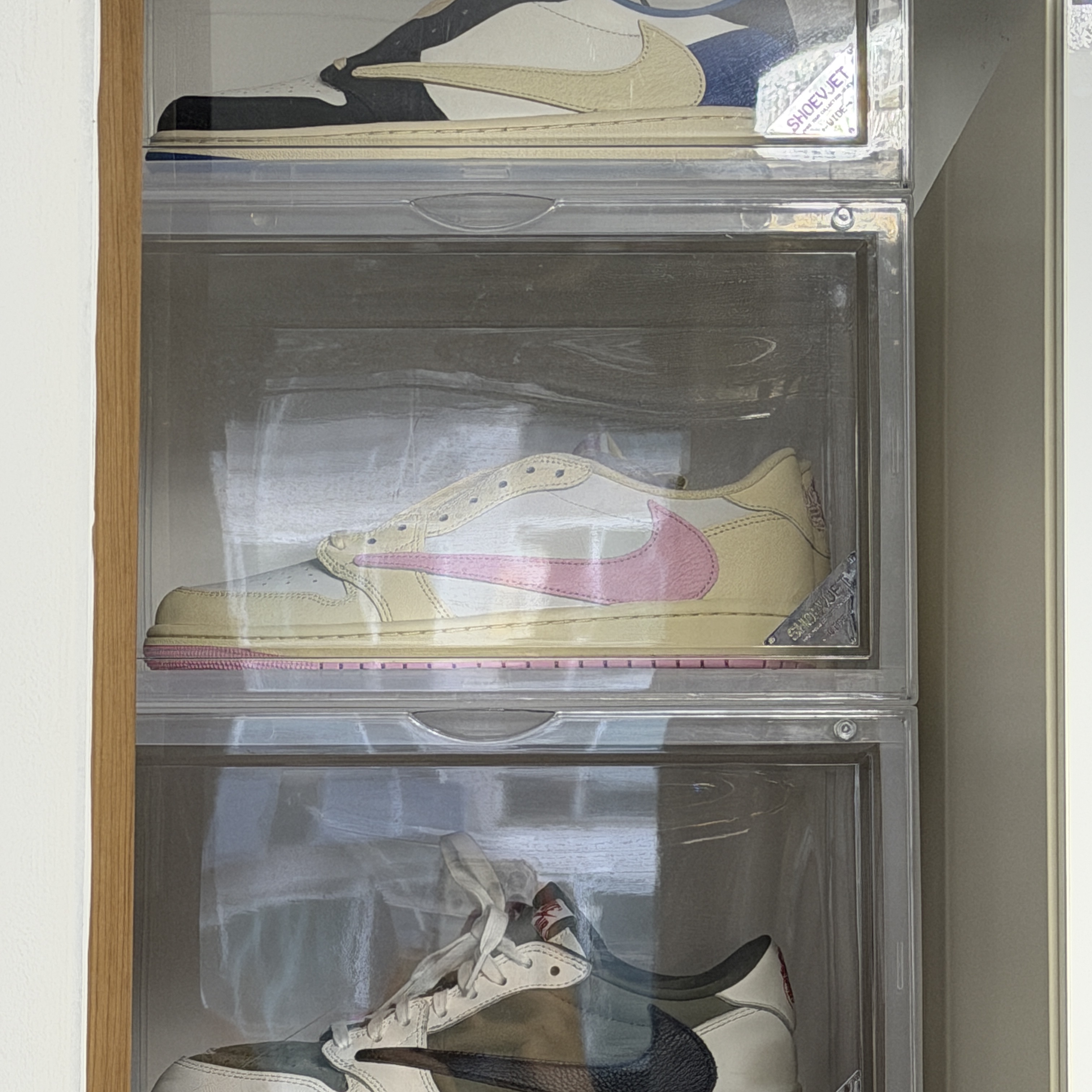 Jordan 1 x Travis Scott Retro Low OG SP Muslin Shy Pink, Jordan 1 x Travis Scott Retro Low OG SP Reverse Olive 착용 스타일 - 2