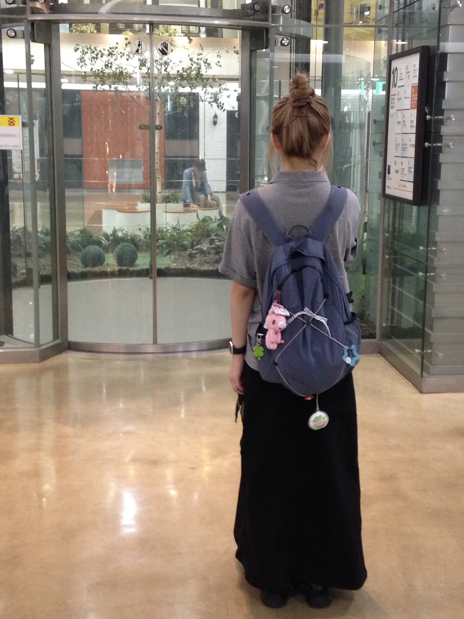MAZIUNTITLED Roam Pack Navy 착용 스타일 - 3
