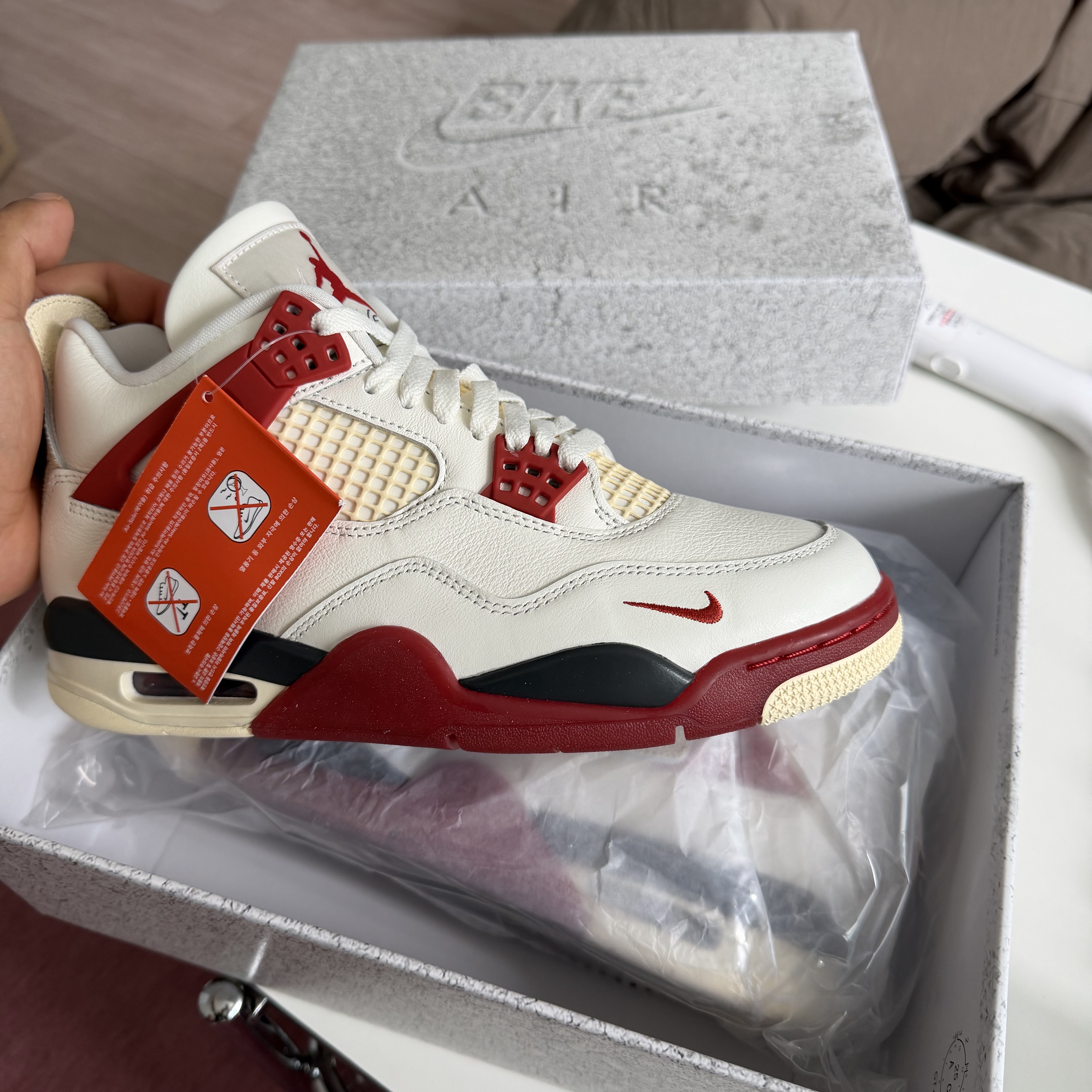 Jordan 4 x Nigel Sylvester Retro OG Brick After Brick 착용 스타일 - 3