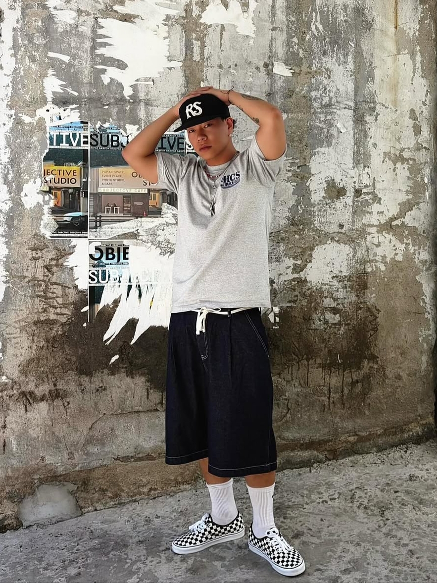 Knitted Outstring Bermuda Denim Half Pants Black, Knitted Outstring Bermuda Denim Half Pants Cream 착용 스타일 - 2