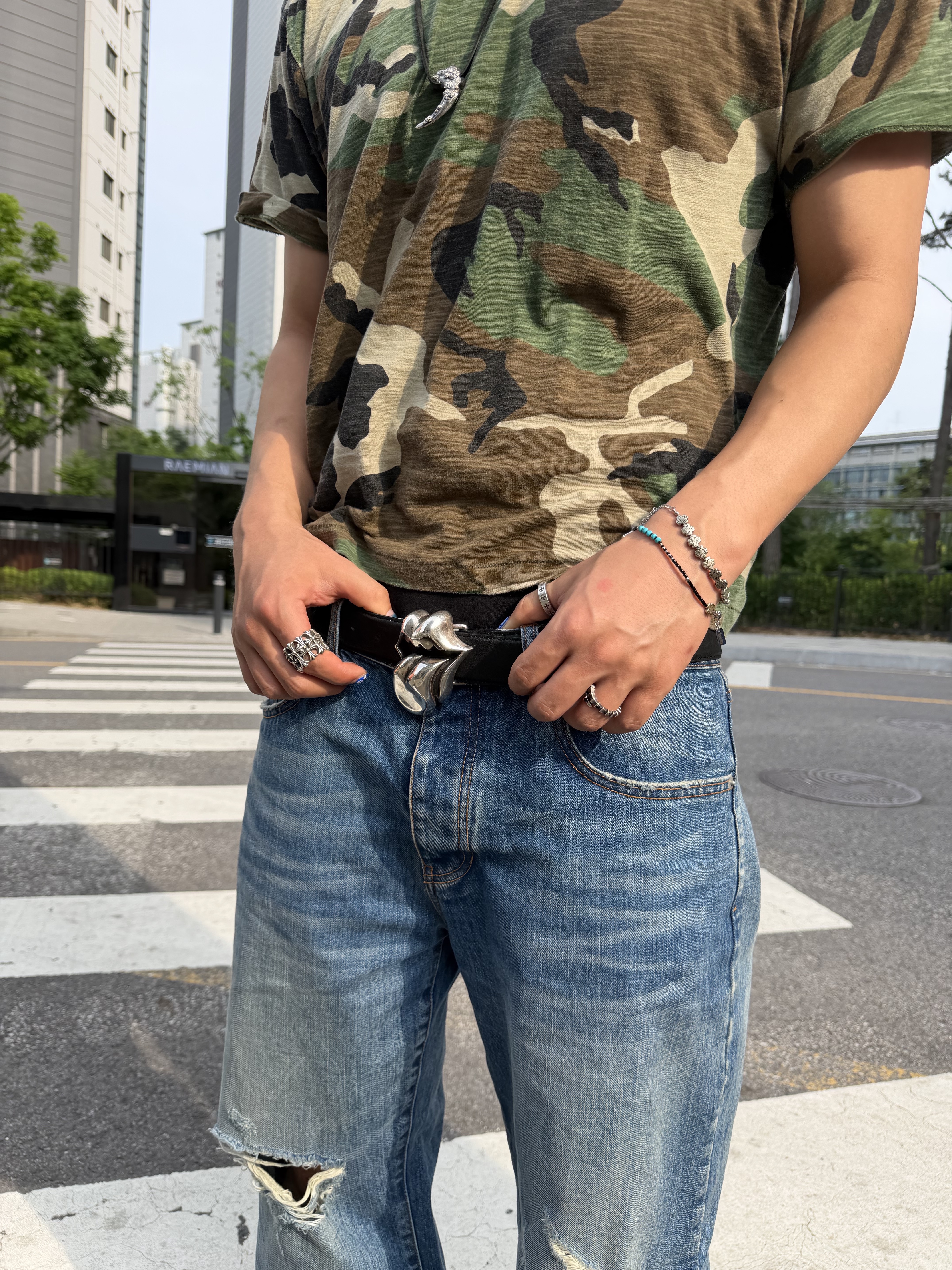 Khak. Low-Rise Jeans In Cotton Vintage Blue 착용 스타일 - 3