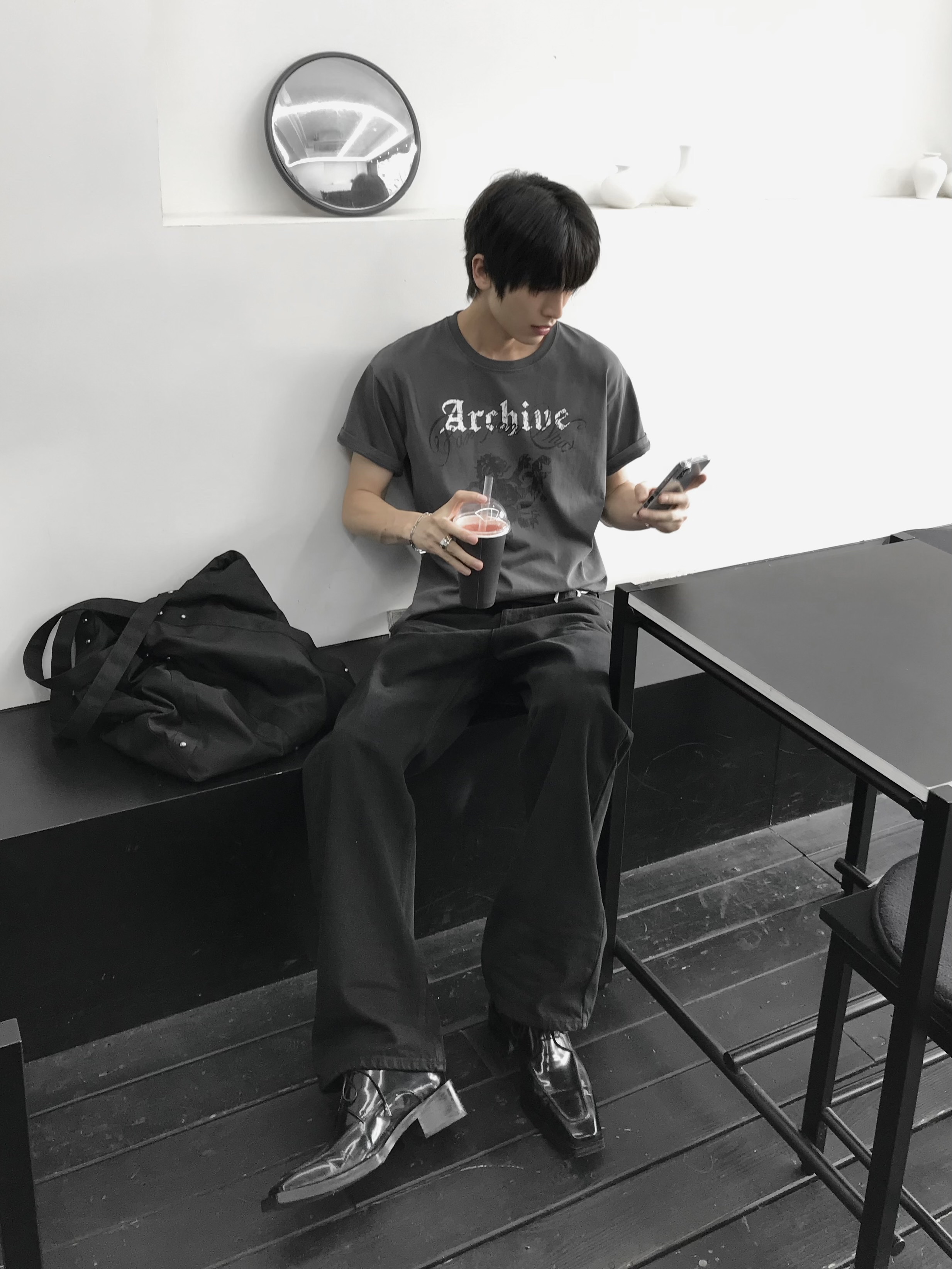 Farfromwhat Far Wrinkled Washed Pants_Black, Farfromwhat Archive Gothic Logo T-Shirt 착용 스타일 - 6