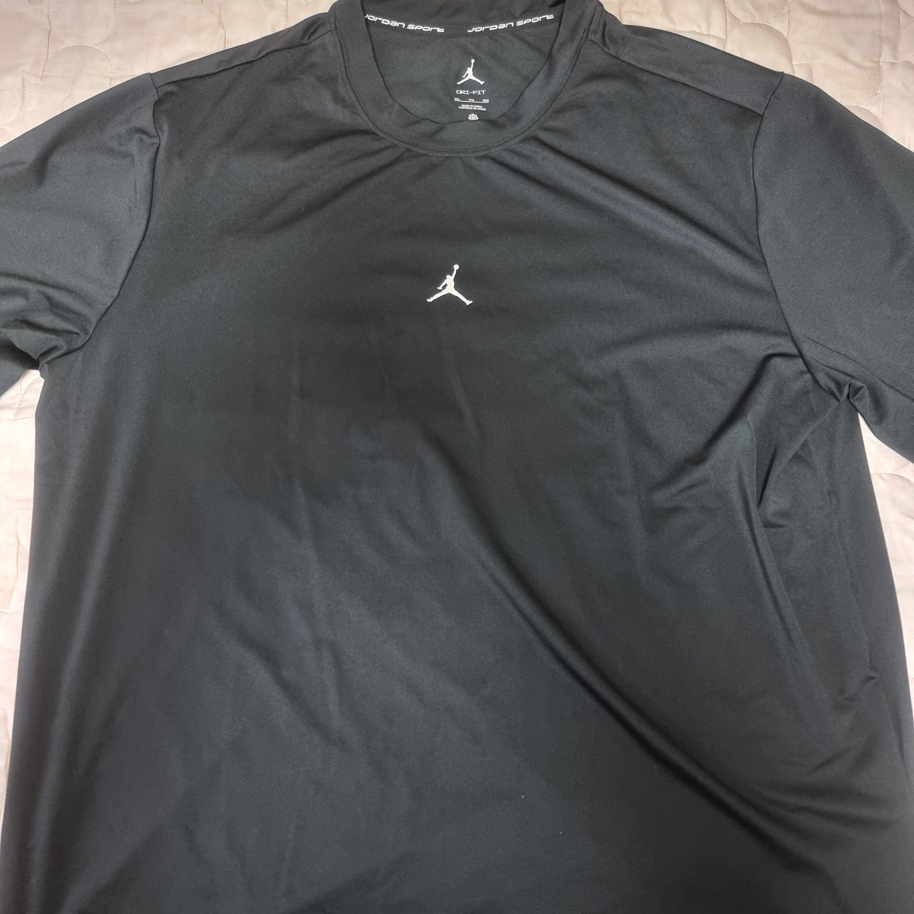 Jordan Sport Essentials  Dri-Fit Short Sleeve Top Black (IF0882-010), Jordan Sport Reversible Jersey Black White (IF0864-010) 착용 스타일 - 2