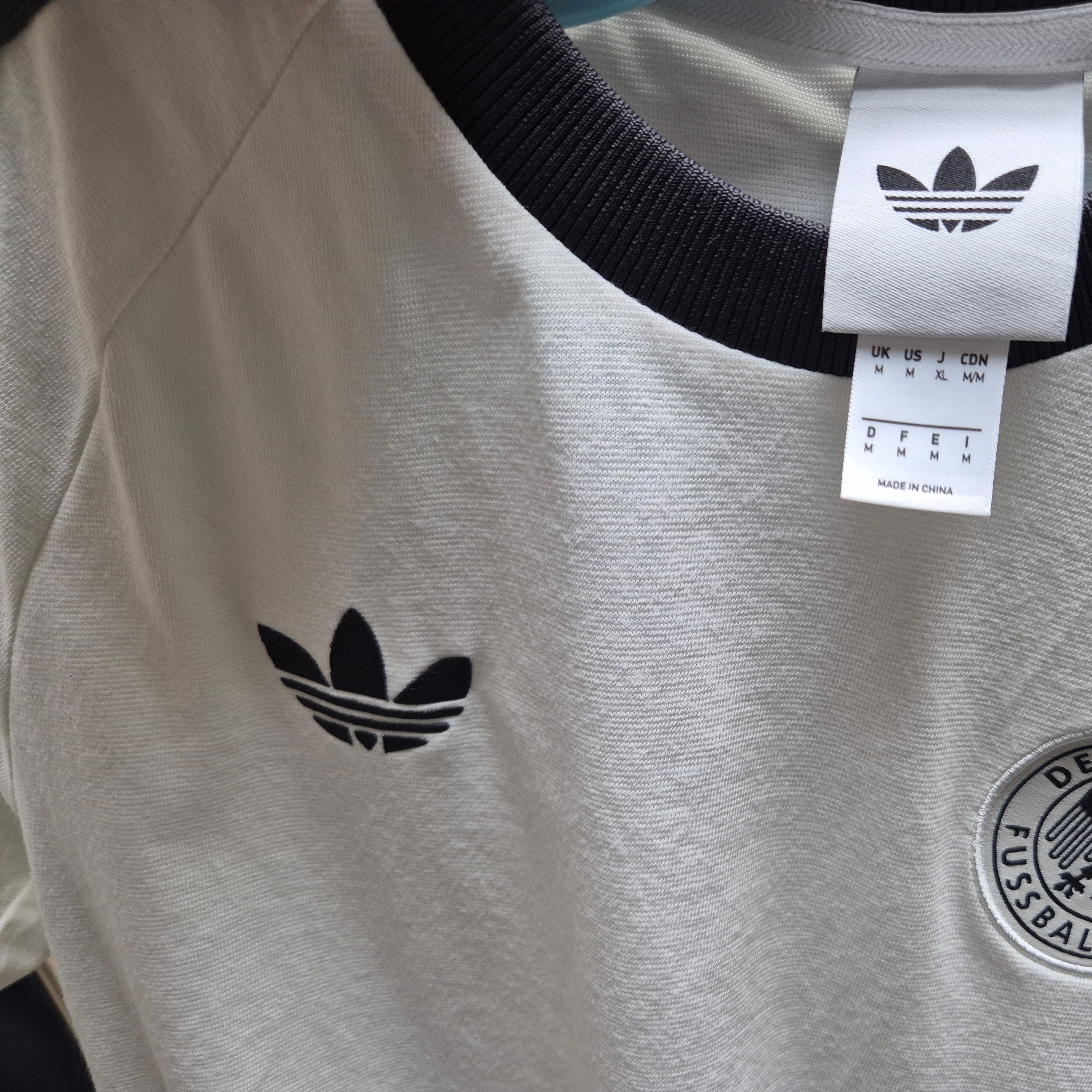 Adidas German Adicolor Classic 3-Stripes T-Shirt Off White - KR Sizing, Adidas Germany Originals T-Shirt Off White - KR Sizing (Non Marking Ver.) 착용 스타일 - 2