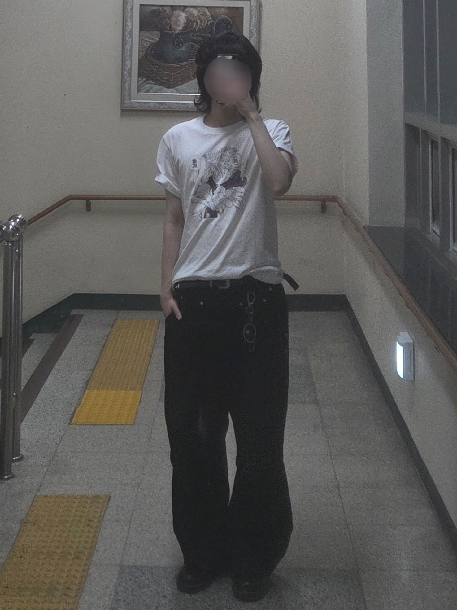 Uniqlo UT Shueisha 100th Anniversary Jujutsu Kaisen T-Shirt White, Dr. Martens 1461 Smooth Black 착용 스타일 - 1