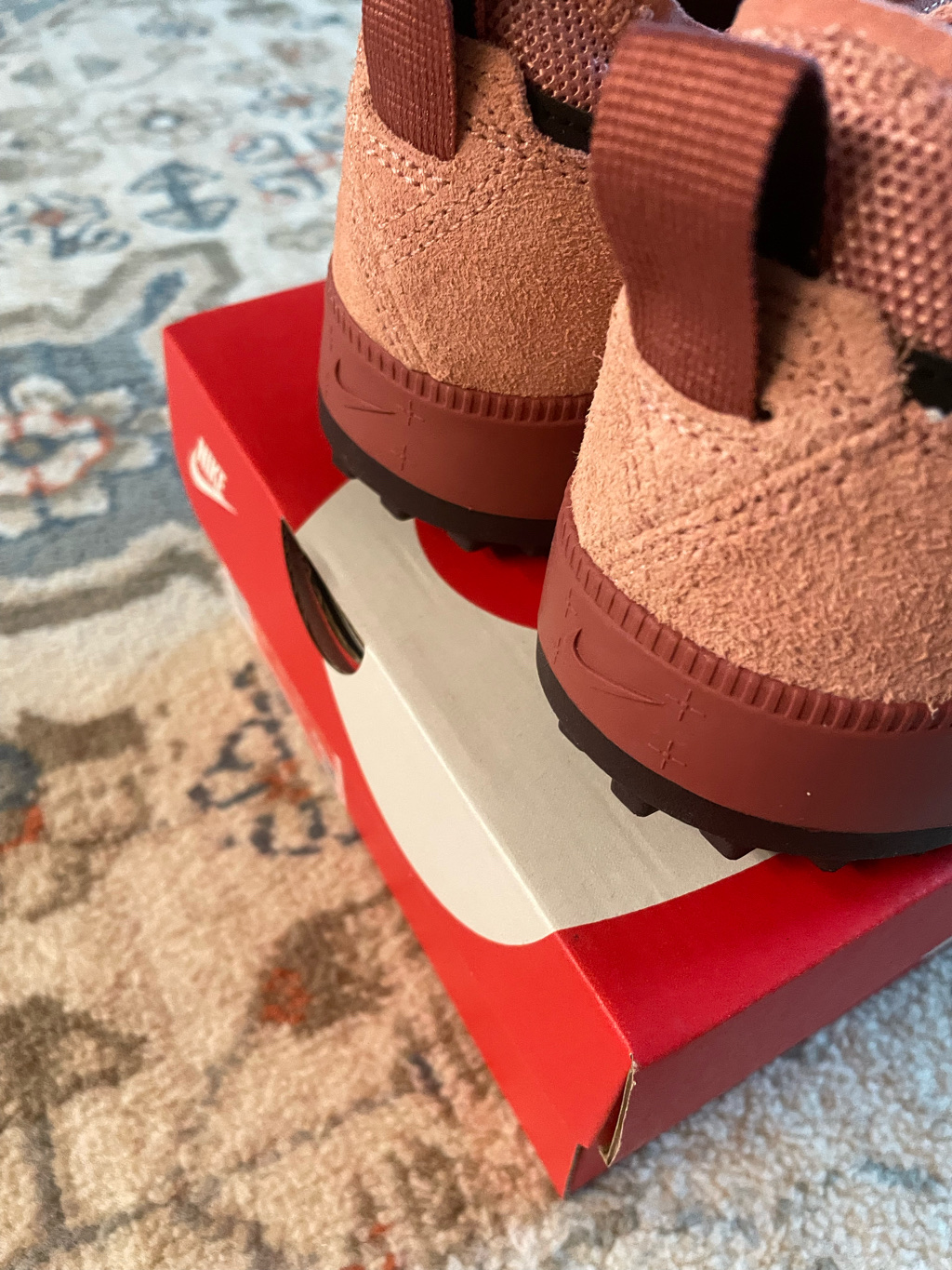 Nike C1TY Red Stardust Canyon Rust 착용 스타일 - 4