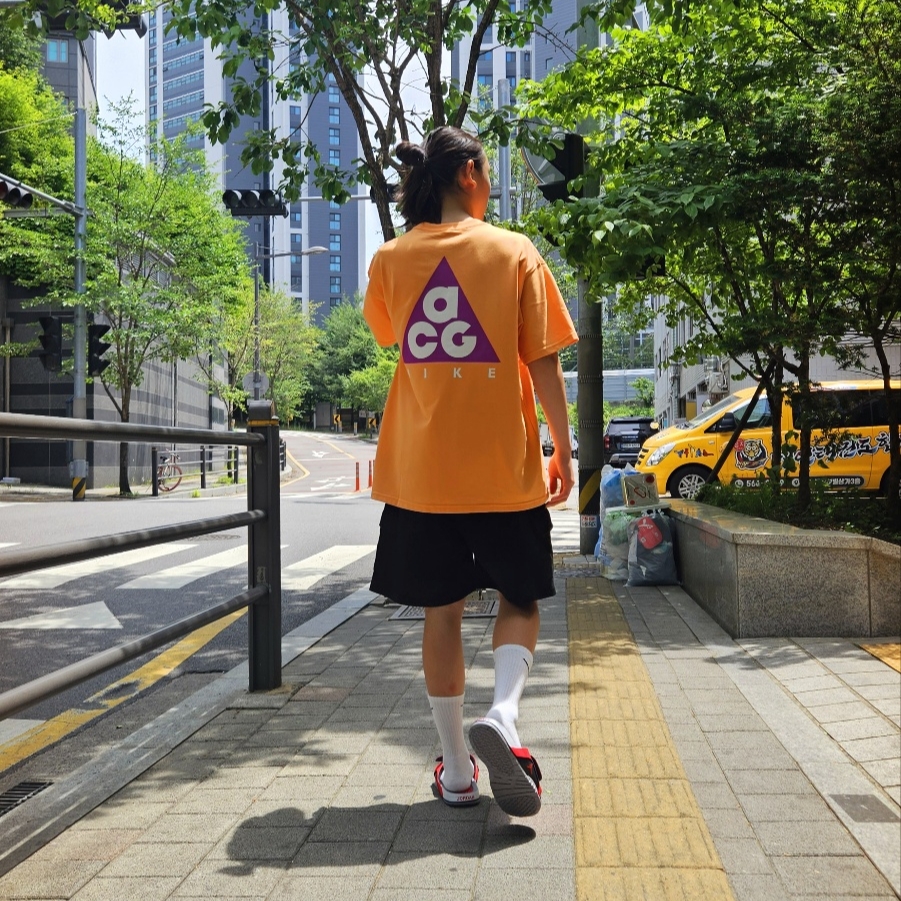 Nike ACG Max 90 T-Shirt Marrakesh - Asia, Nike Everyday Cushioned Training Crew Socks White (3 Pack/Korean Ver.) 착용 스타일
