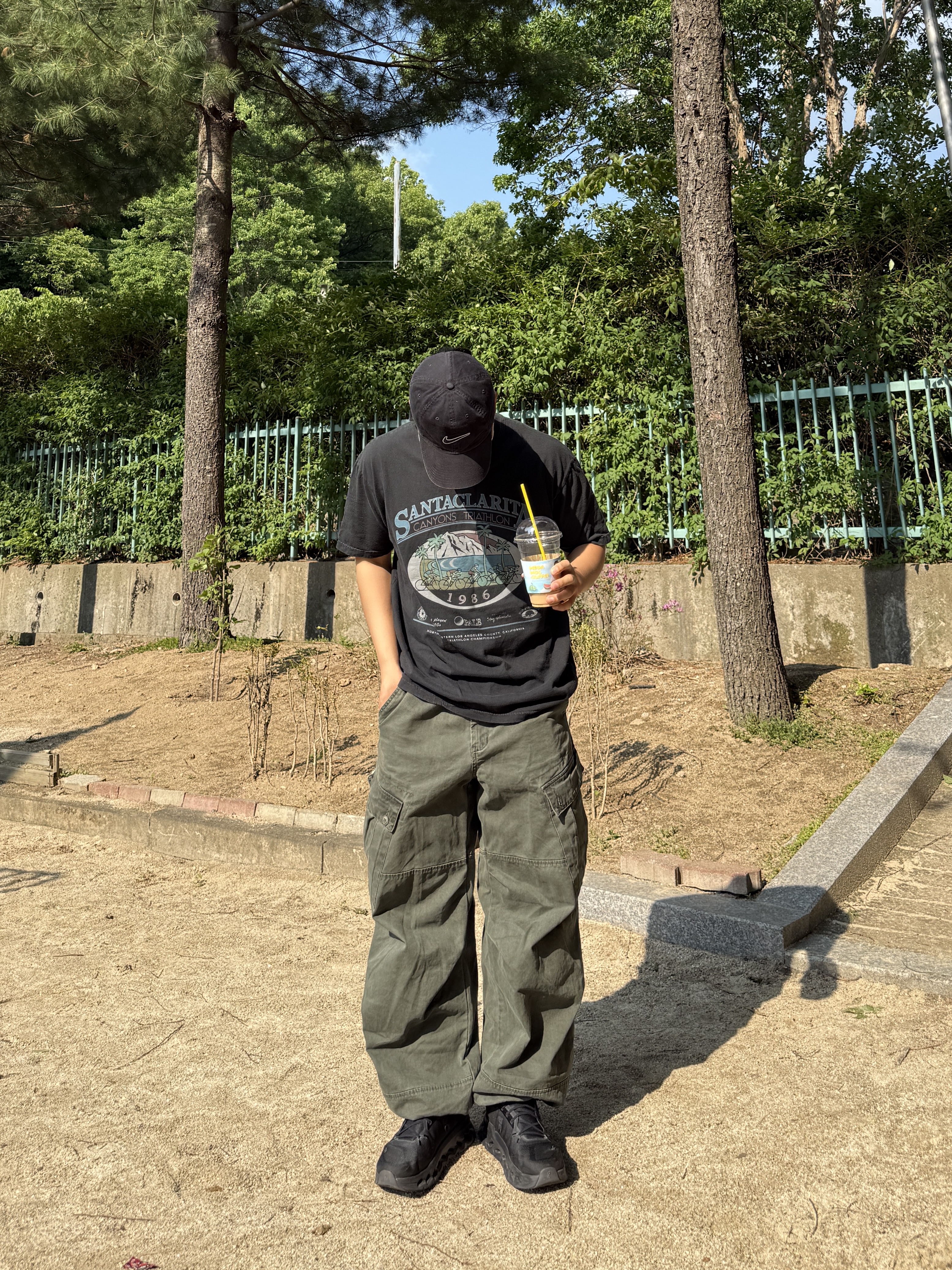 Nike Dri-Fit Club Structured Swoosh Cap Black, On Running Cloudmonster Void Black 착용 스타일 - 4