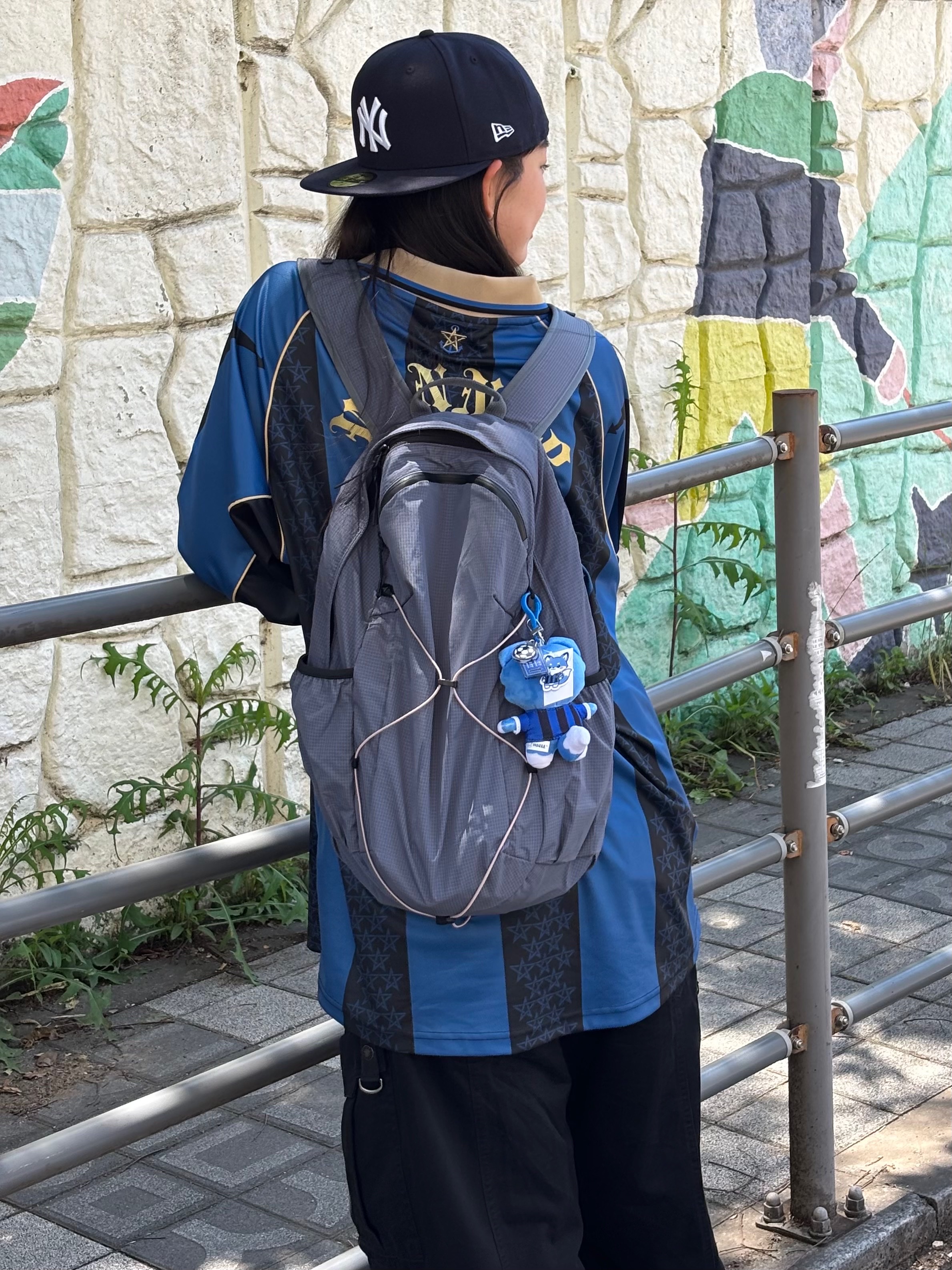 [KREAM 단독] MAZIUNTITLED Roam Pack Dusty Blue, New Era 59Fifty MLB Authentic New York Yankees Game Navy 착용 스타일 - 3