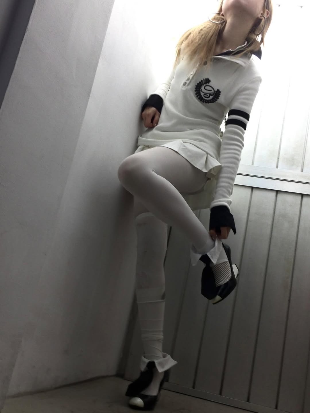 Bonnae Beaded Double Collar Top Black, Bonnae Beaded Double Collar Top White 착용 스타일