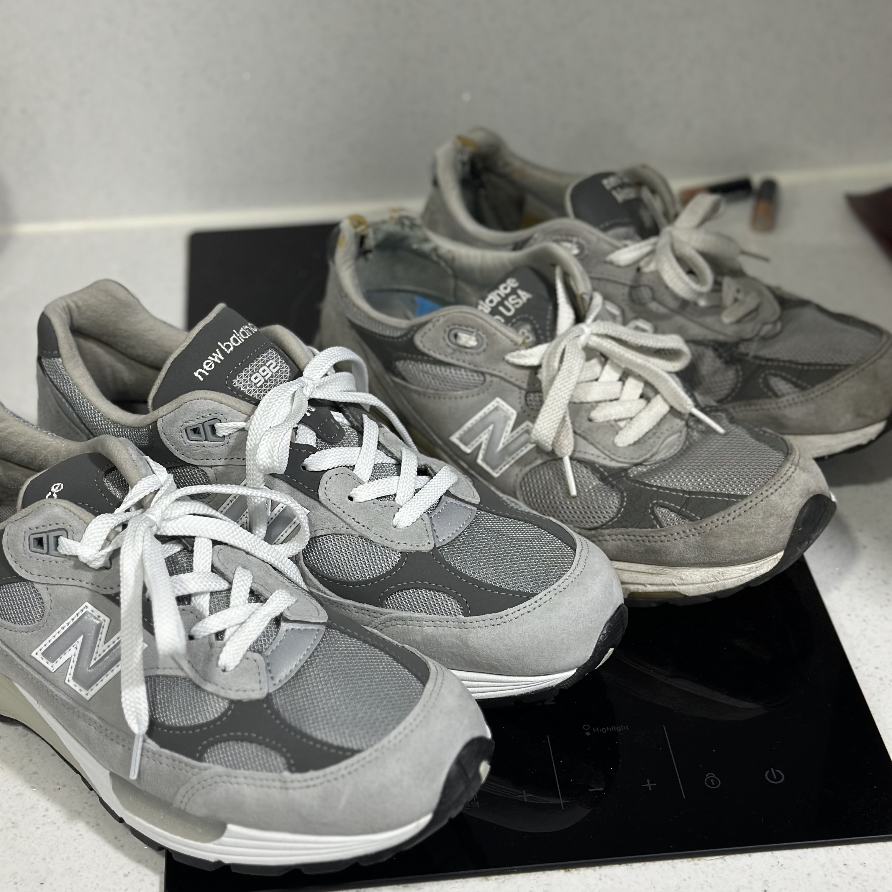 New Balance 992 Made in USA Core Grey Silver Metallic 착용 스타일 - 10