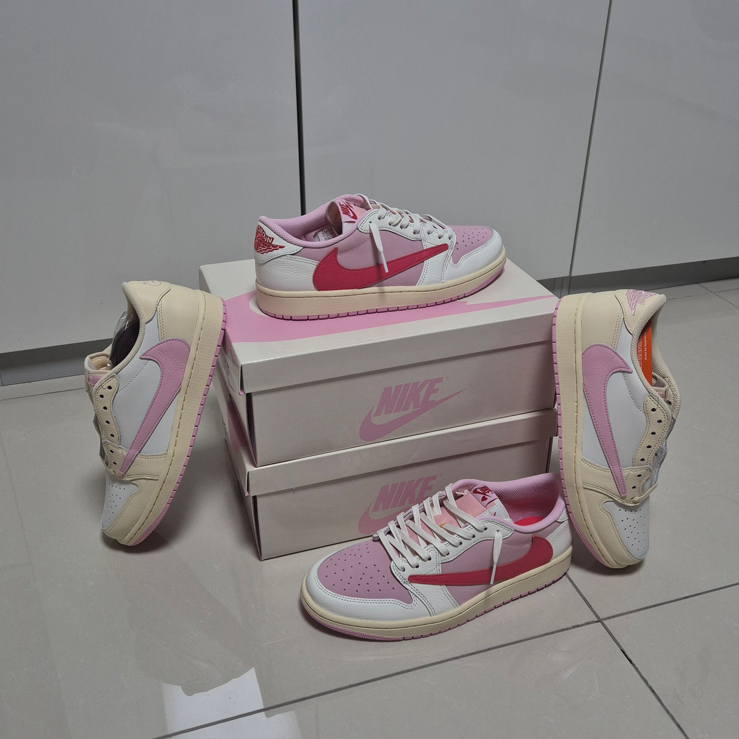 Jordan 1 x Travis Scott Retro Low OG SP Sail Tropical Pink, Jordan 1 x Travis Scott Retro Low OG SP Muslin Shy Pink 착용 스타일