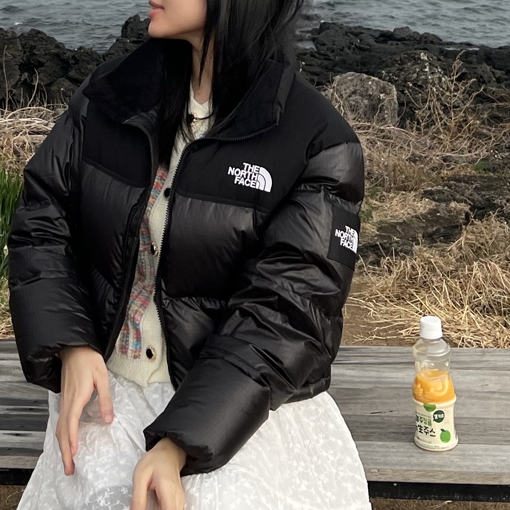 (W) The North Face White Label Novelty Nuptse Down Jacket Black 착용 스타일