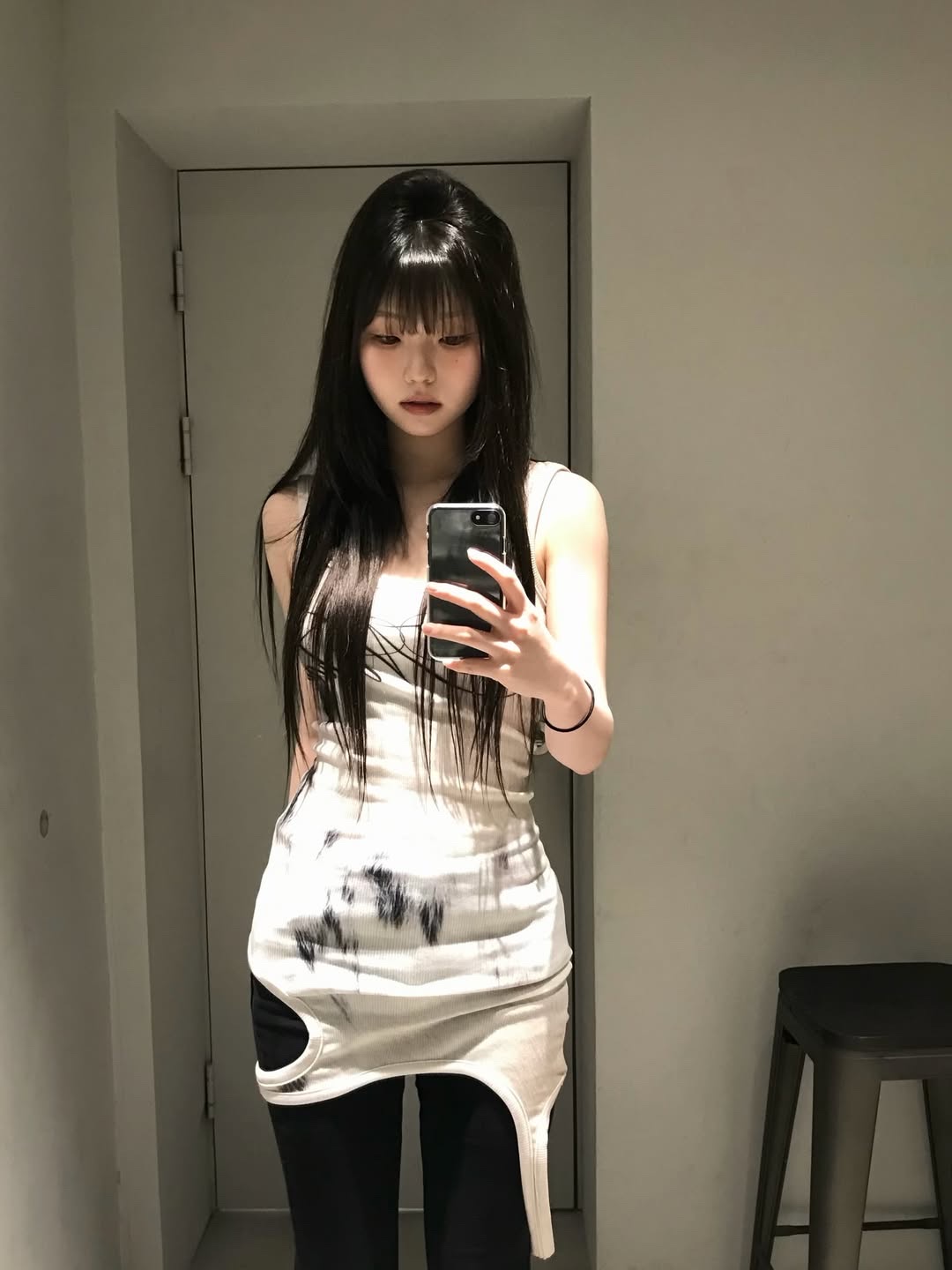 Bonnae Asymmetric Dress Ivory, Bonnae Asymmetric Dress Black 착용 스타일